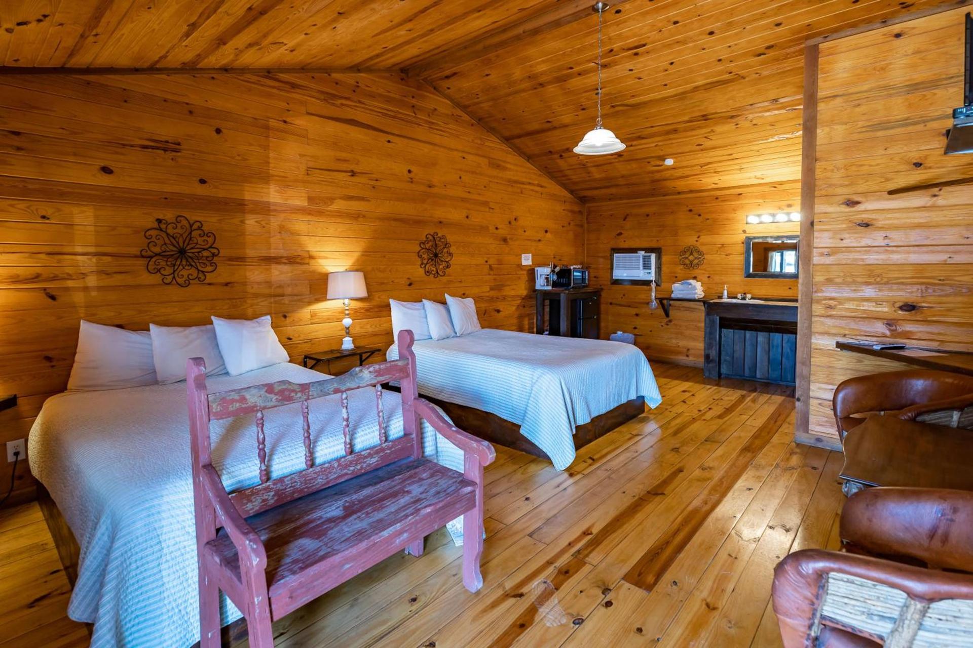 The Historic Leakey Inn photo 94
