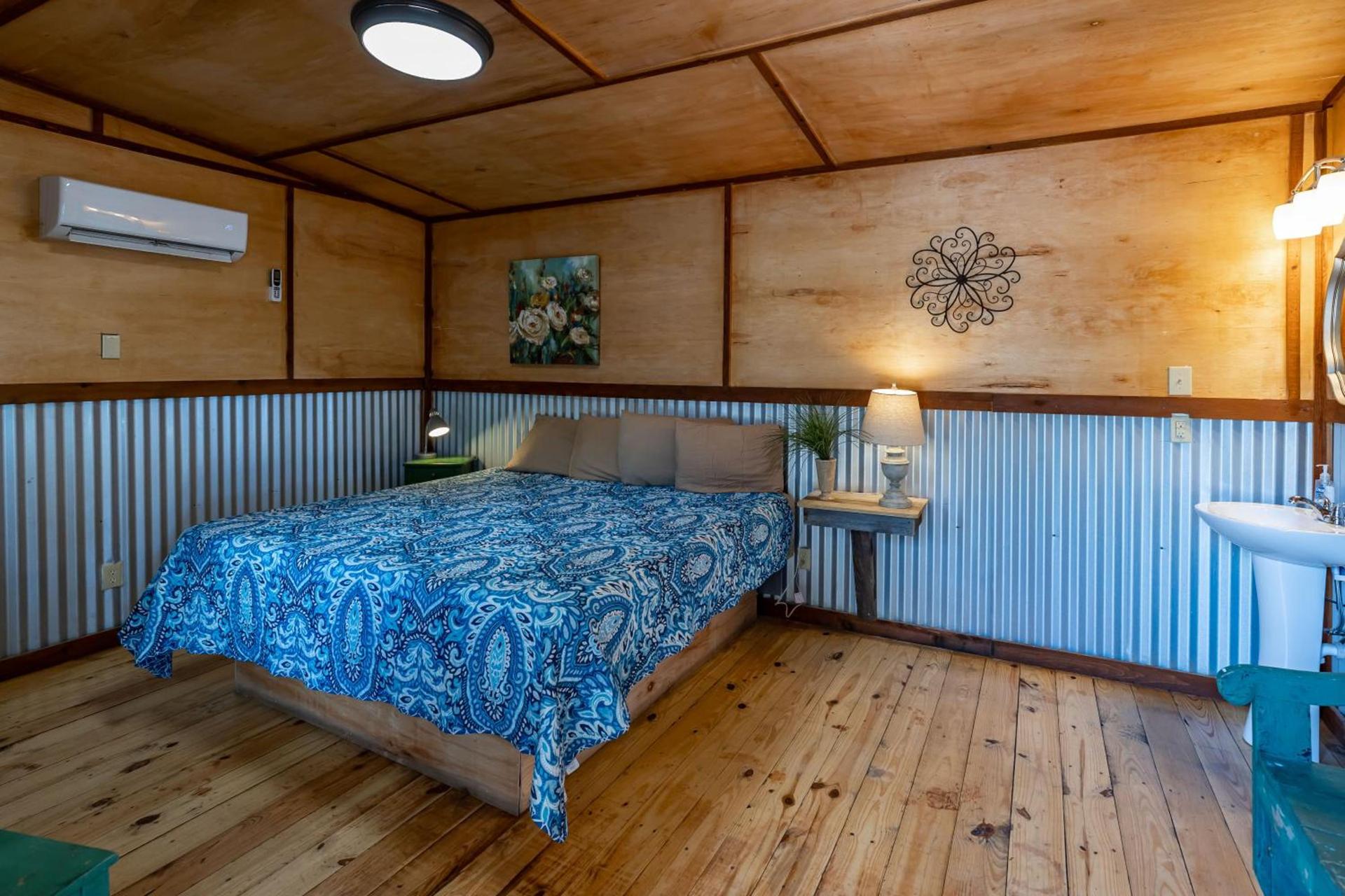 The Historic Leakey Inn photo 99