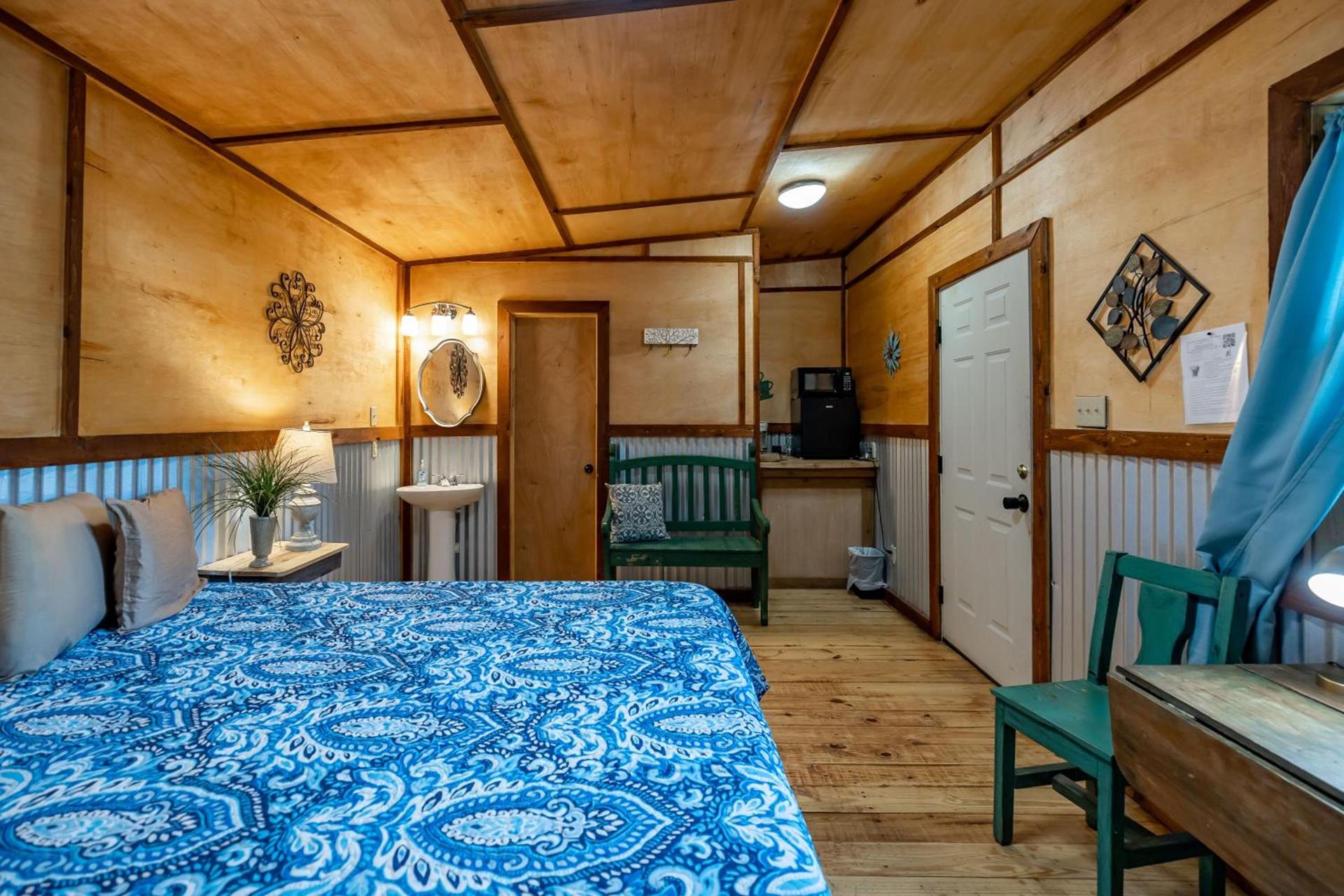 The Historic Leakey Inn photo 97