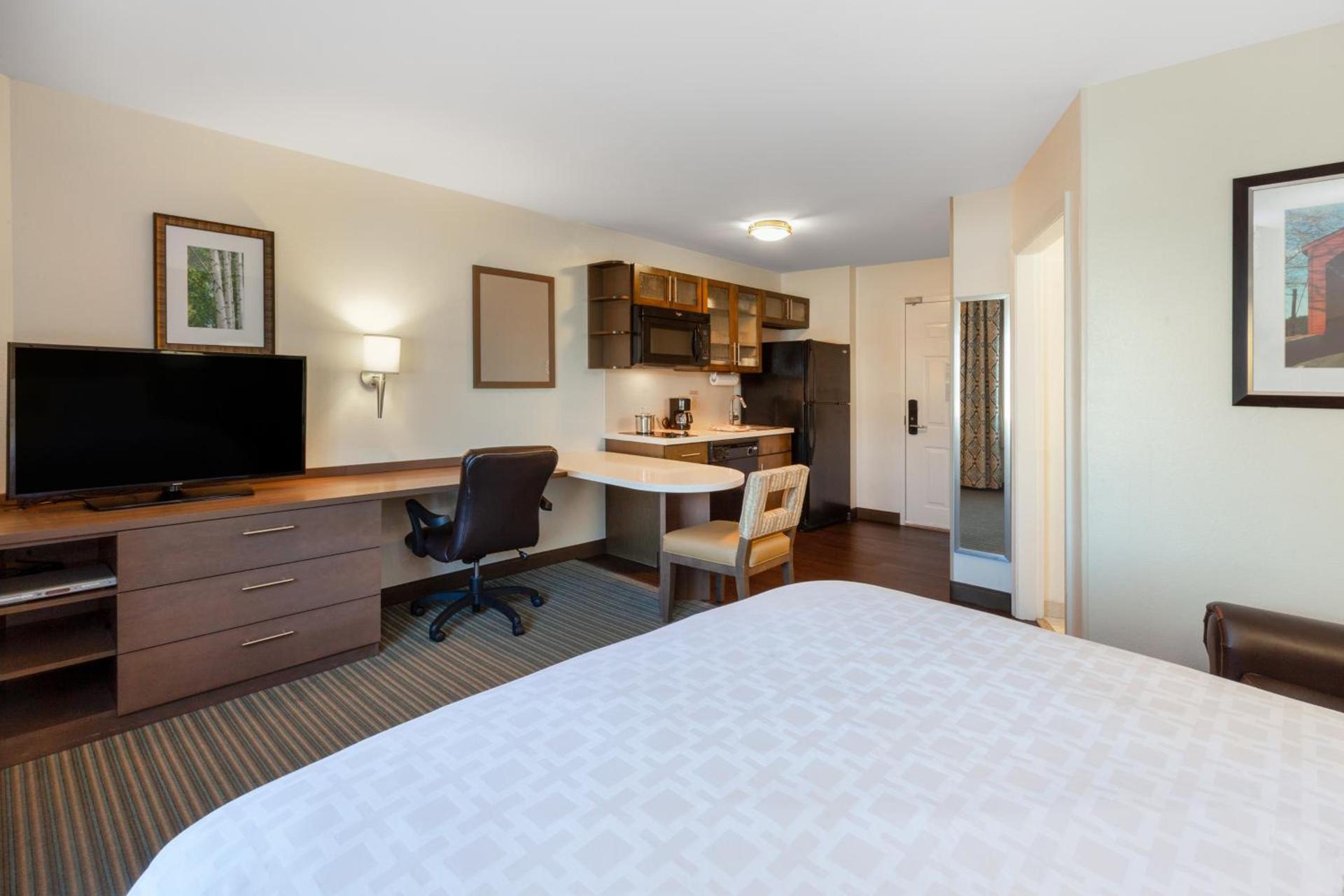 Candlewood Suites-West Springfield by IHG photo 6