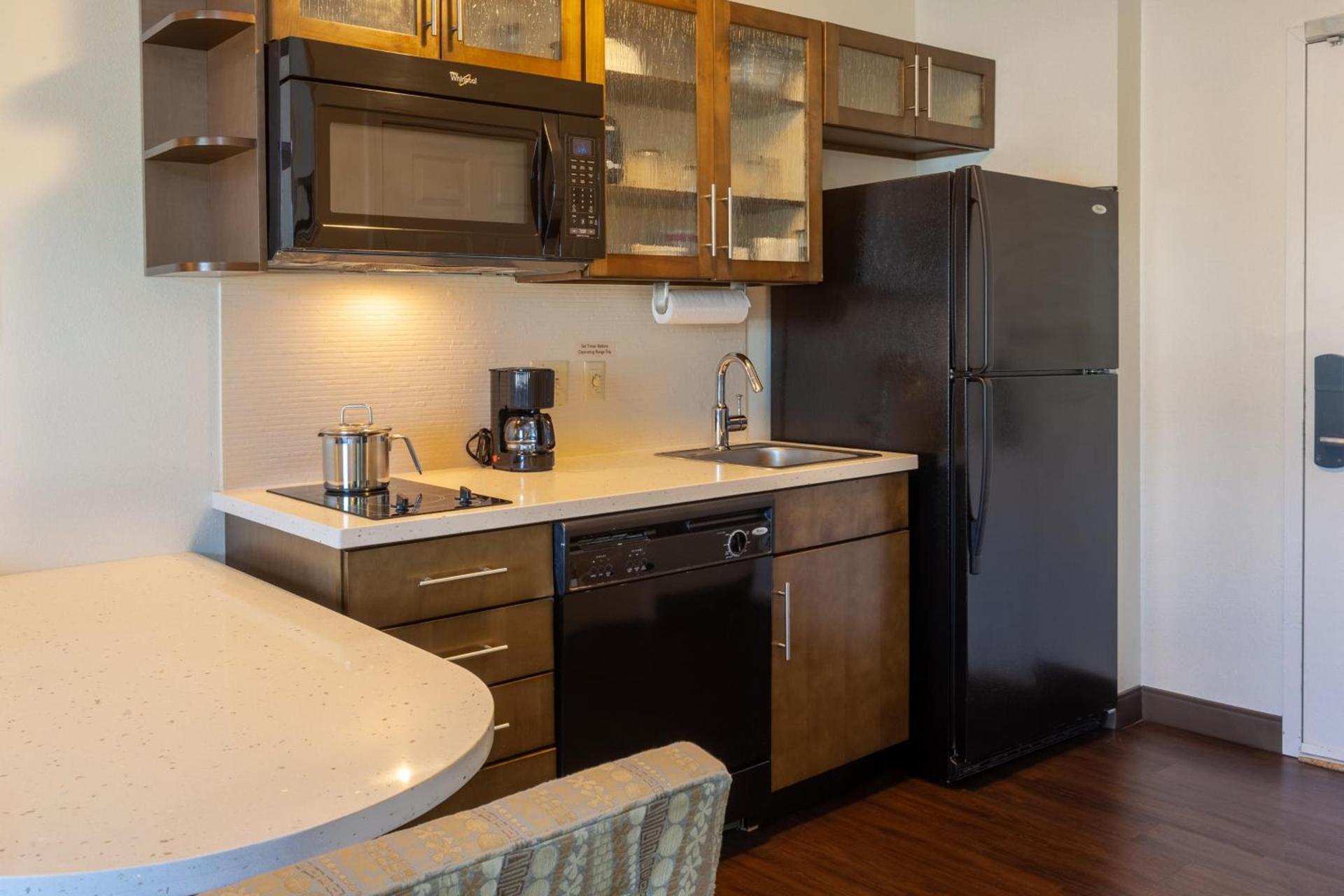 Candlewood Suites-West Springfield by IHG photo 5