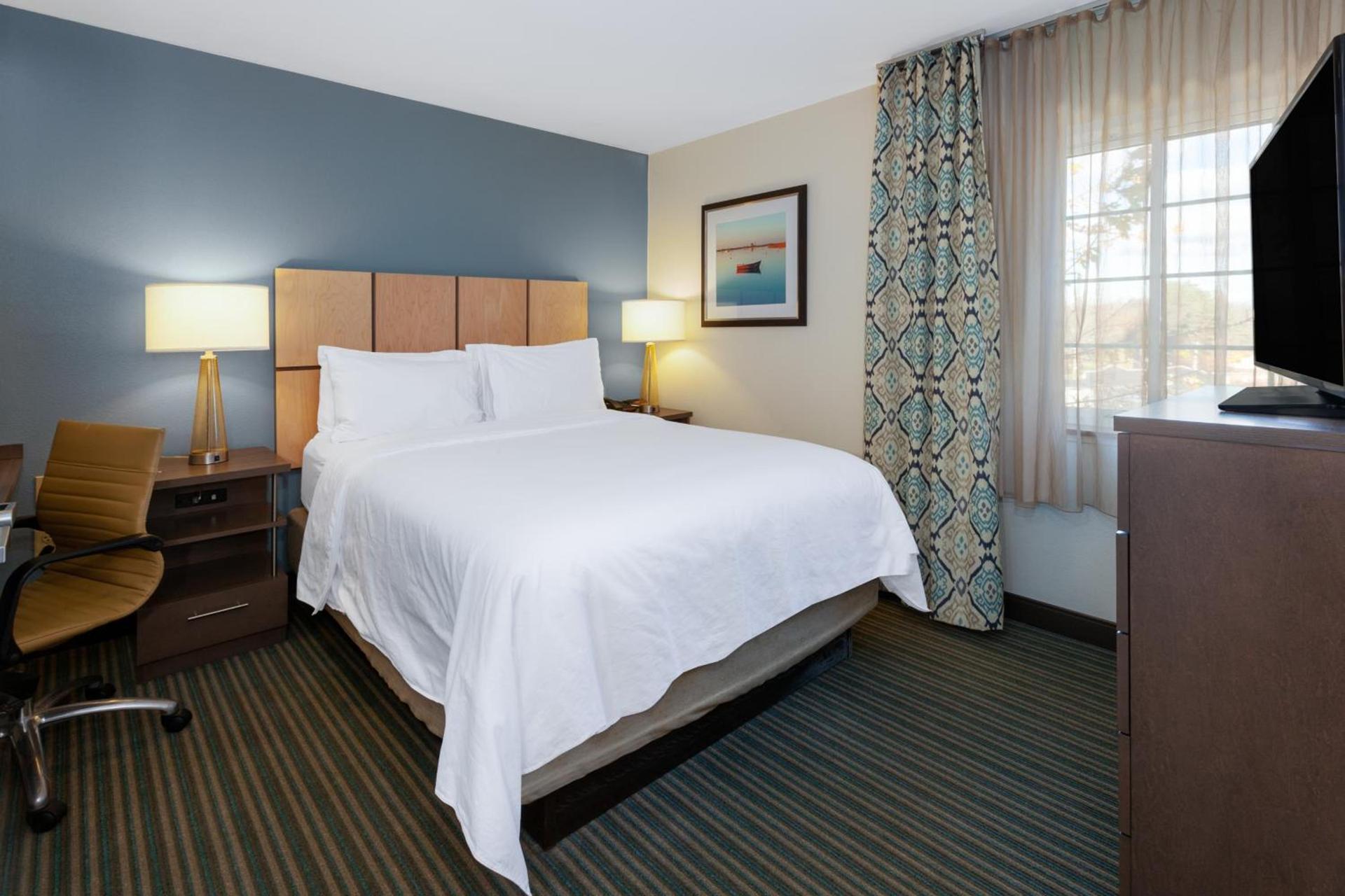 Candlewood Suites-West Springfield by IHG photo 9