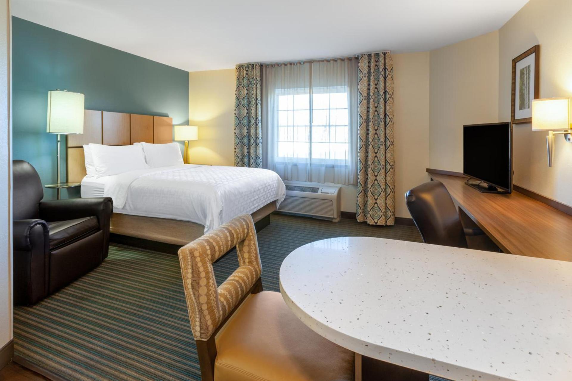 Candlewood Suites-West Springfield by IHG photo 11