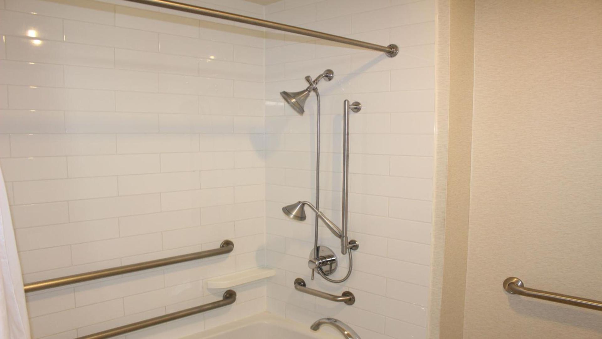 Holiday Inn Express Berkeley by IHG photo 98