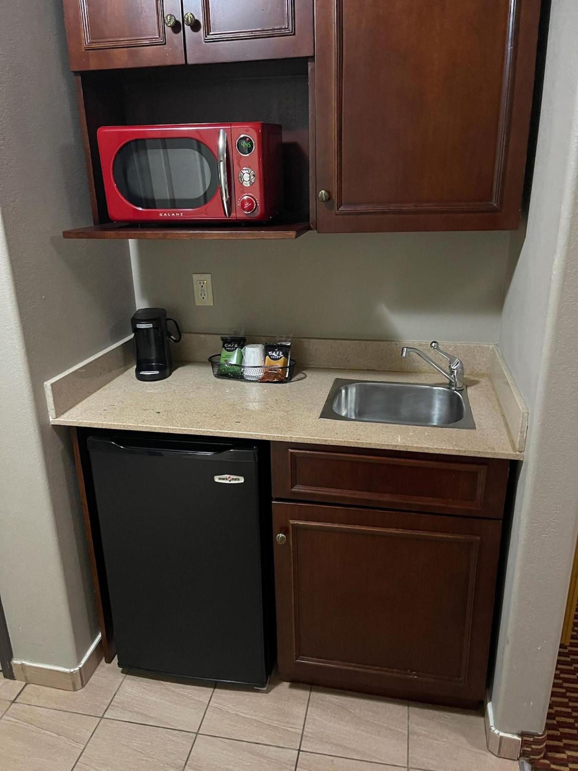 Red Roof Inn & Suites Detroit - Melvindale/Dearborn photo 20