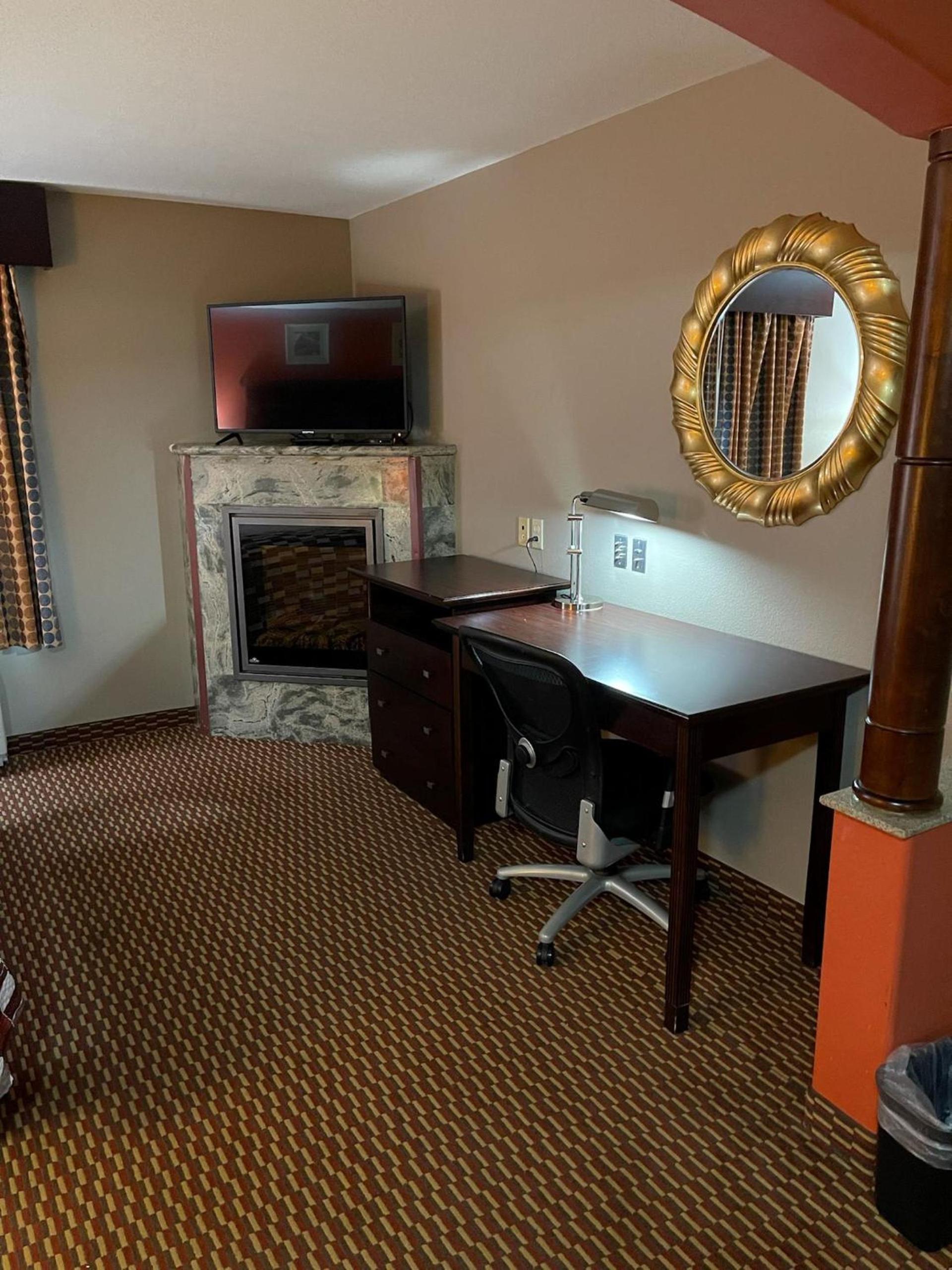 Red Roof Inn & Suites Detroit - Melvindale/Dearborn photo 21