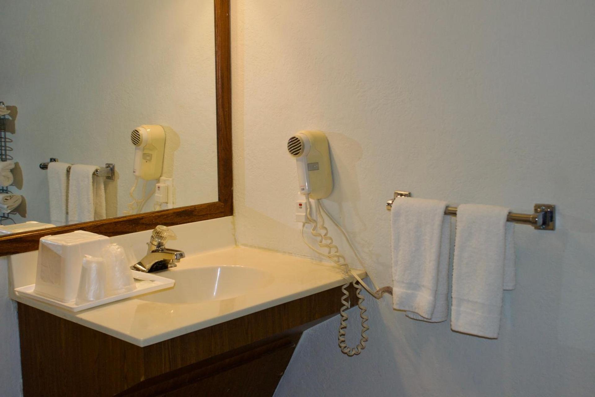 Knights Inn Bridgeport Frankenmuth photo 6