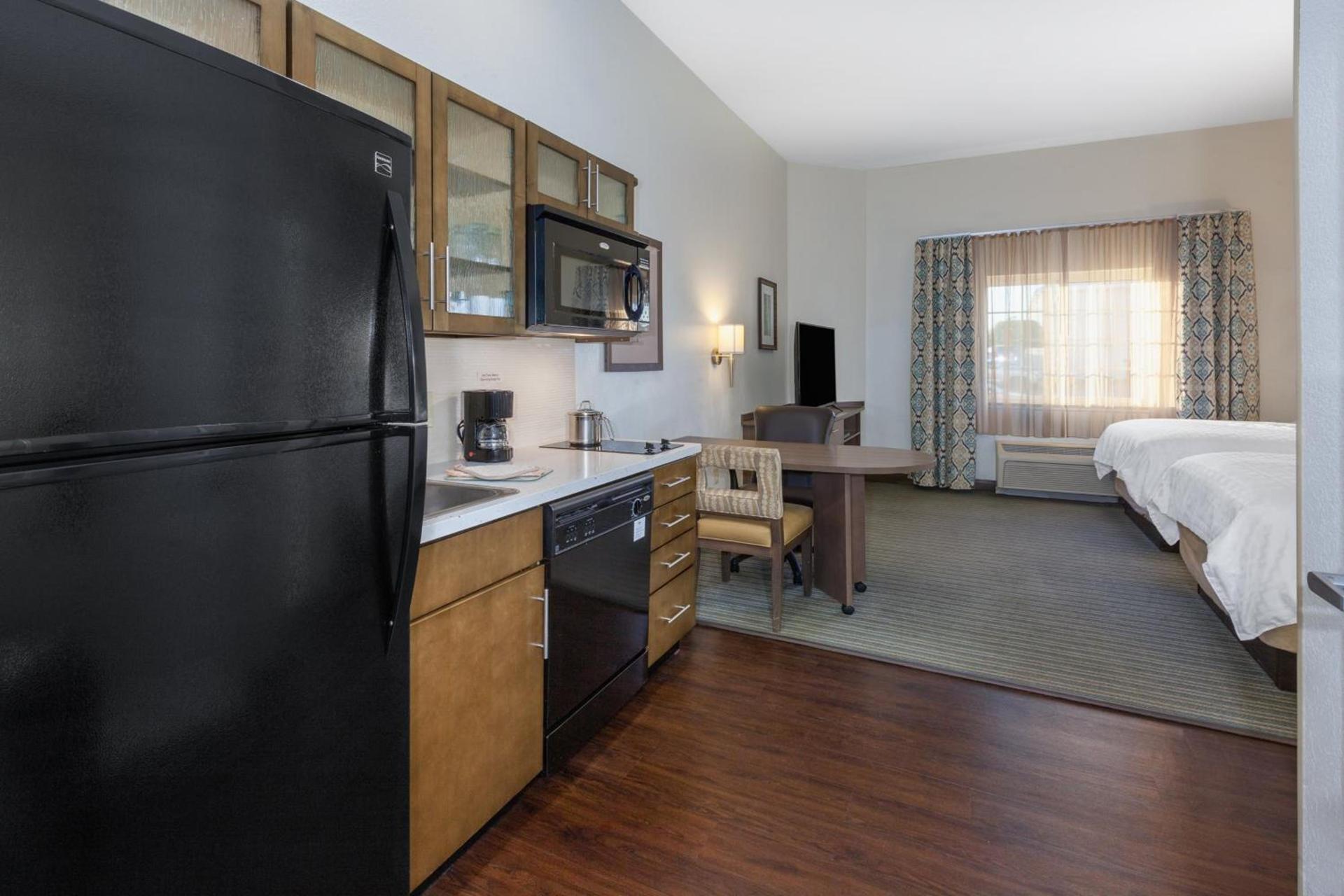 Candlewood Suites-West Springfield by IHG photo 27