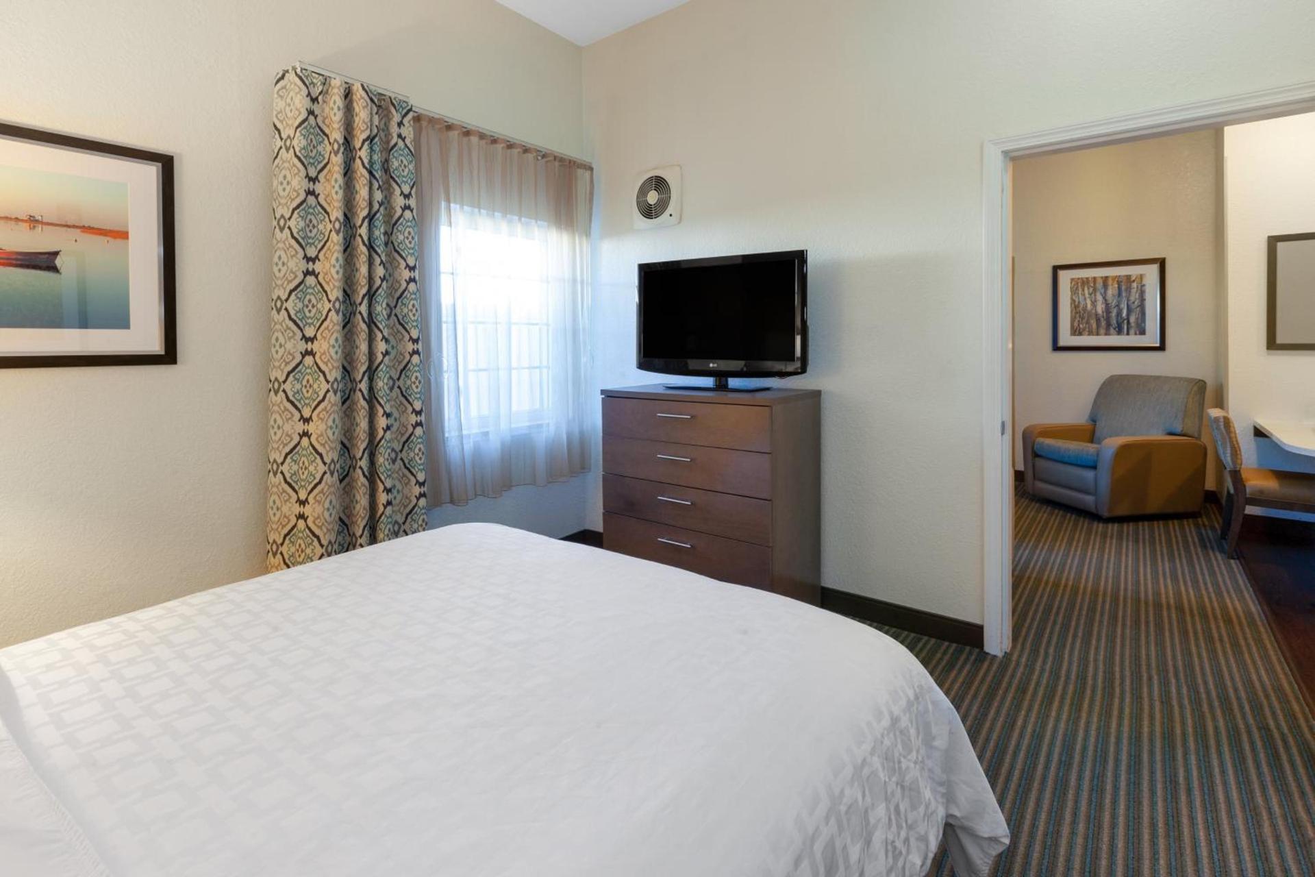 Candlewood Suites-West Springfield by IHG photo 48