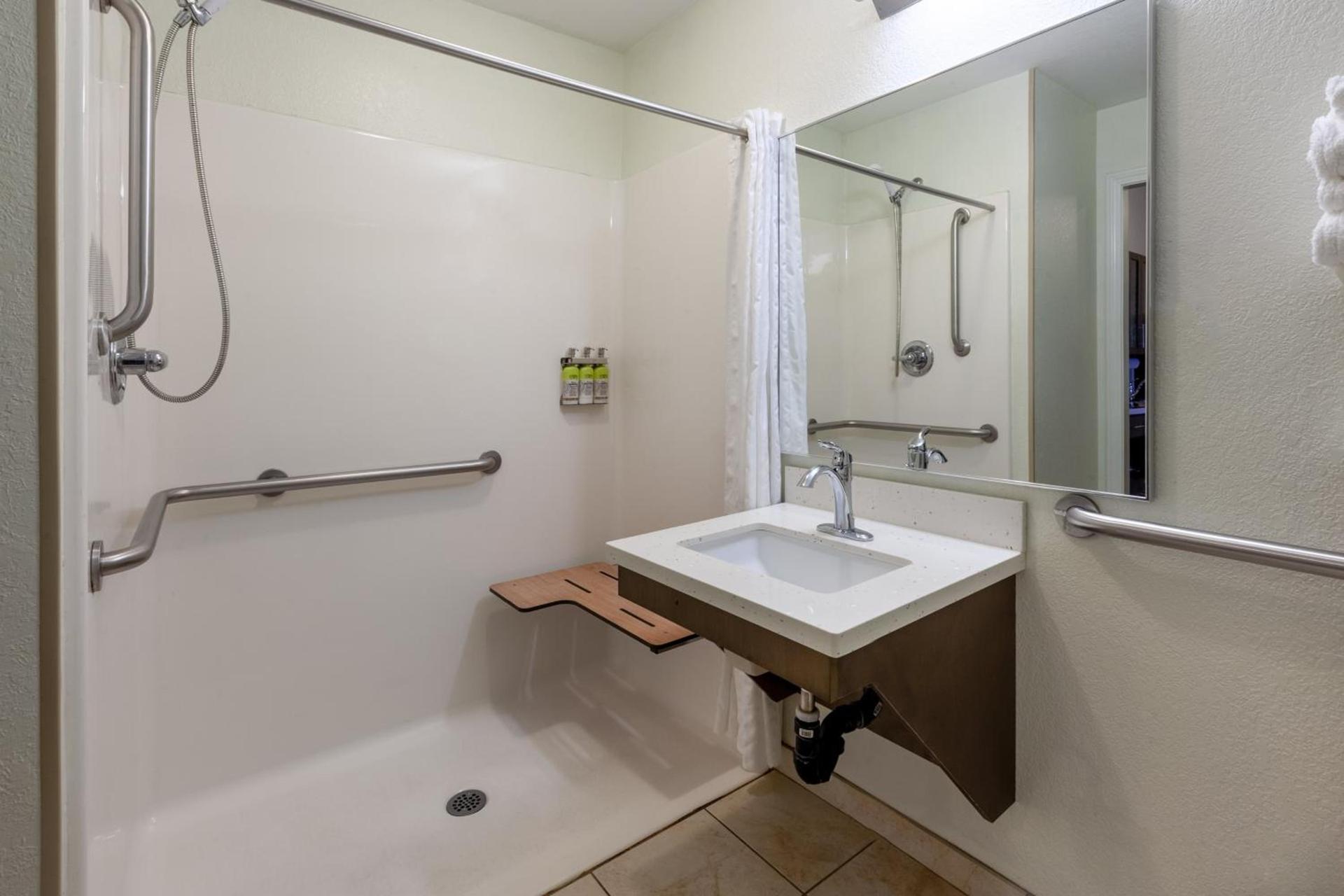 Candlewood Suites-West Springfield by IHG photo 29