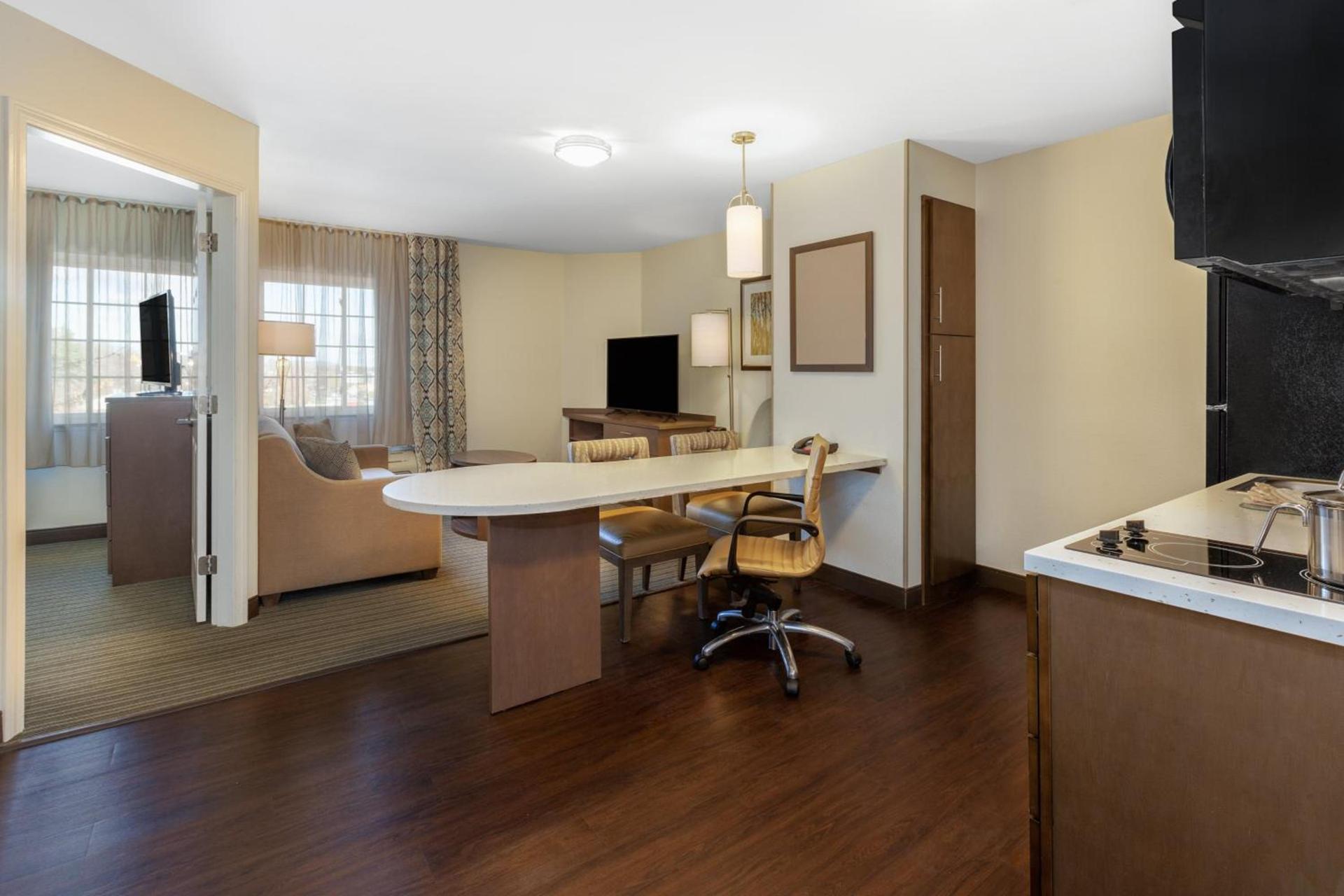 Candlewood Suites-West Springfield by IHG photo 30