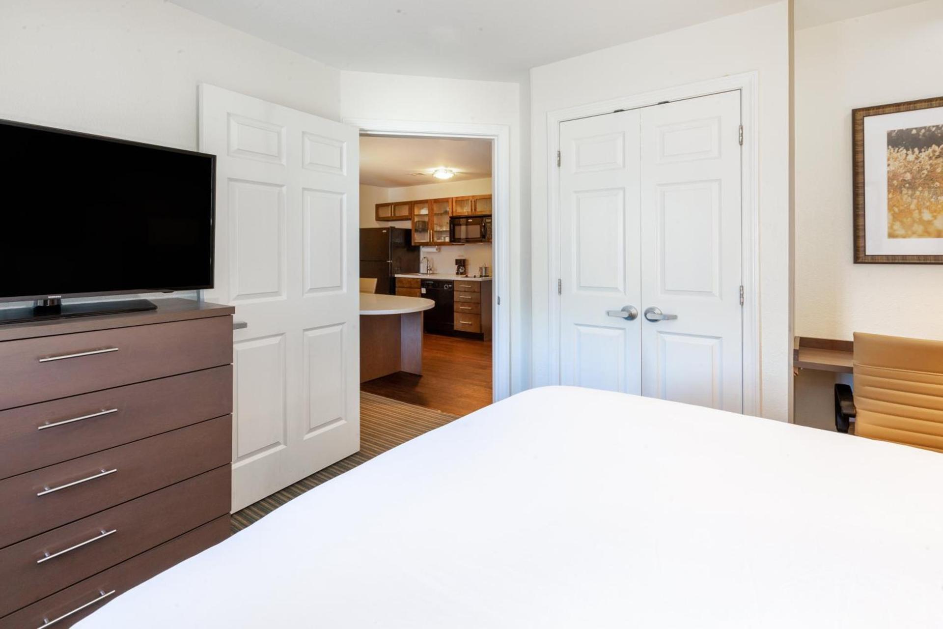 Candlewood Suites-West Springfield by IHG photo 44