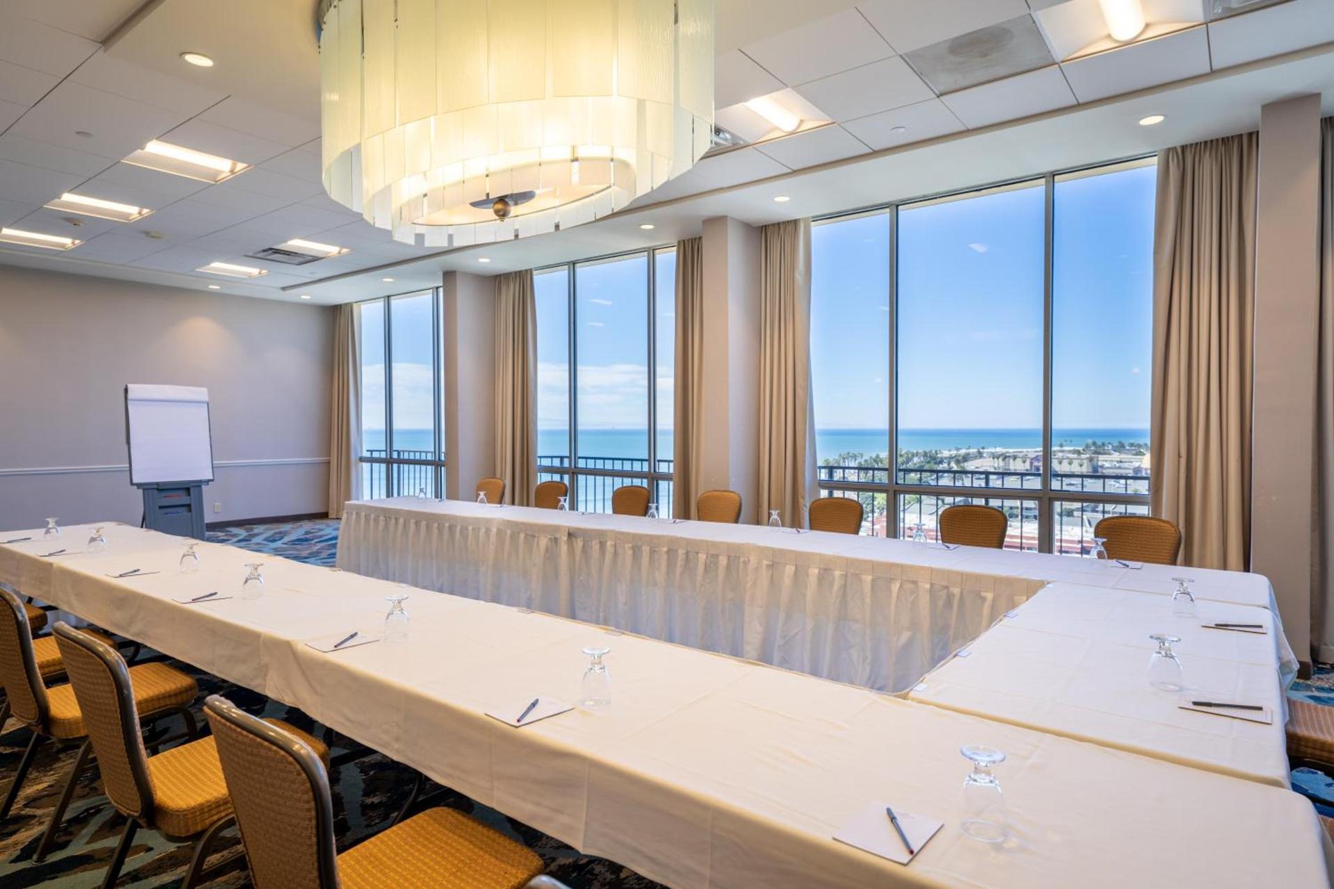 Crowne Plaza Ventura Beach by IHG photo 98