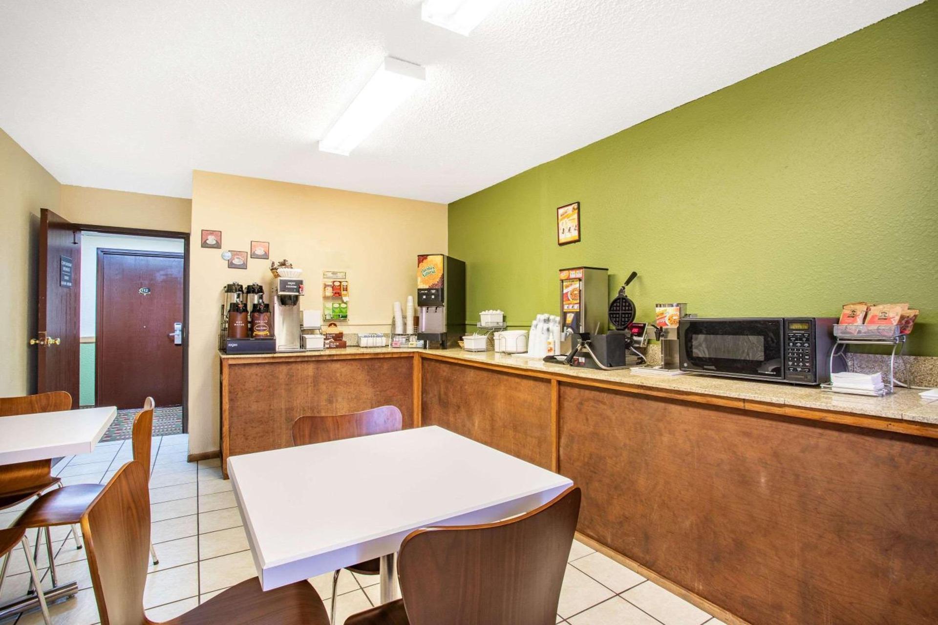 Super 8 by Wyndham Craig photo 8