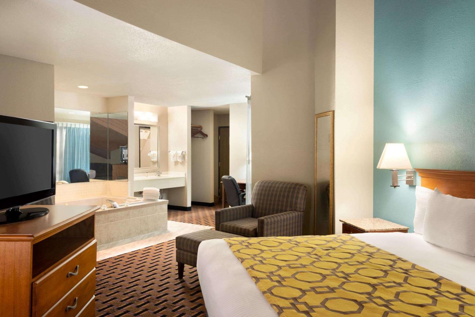 Baymont by Wyndham Warrenton photo 16