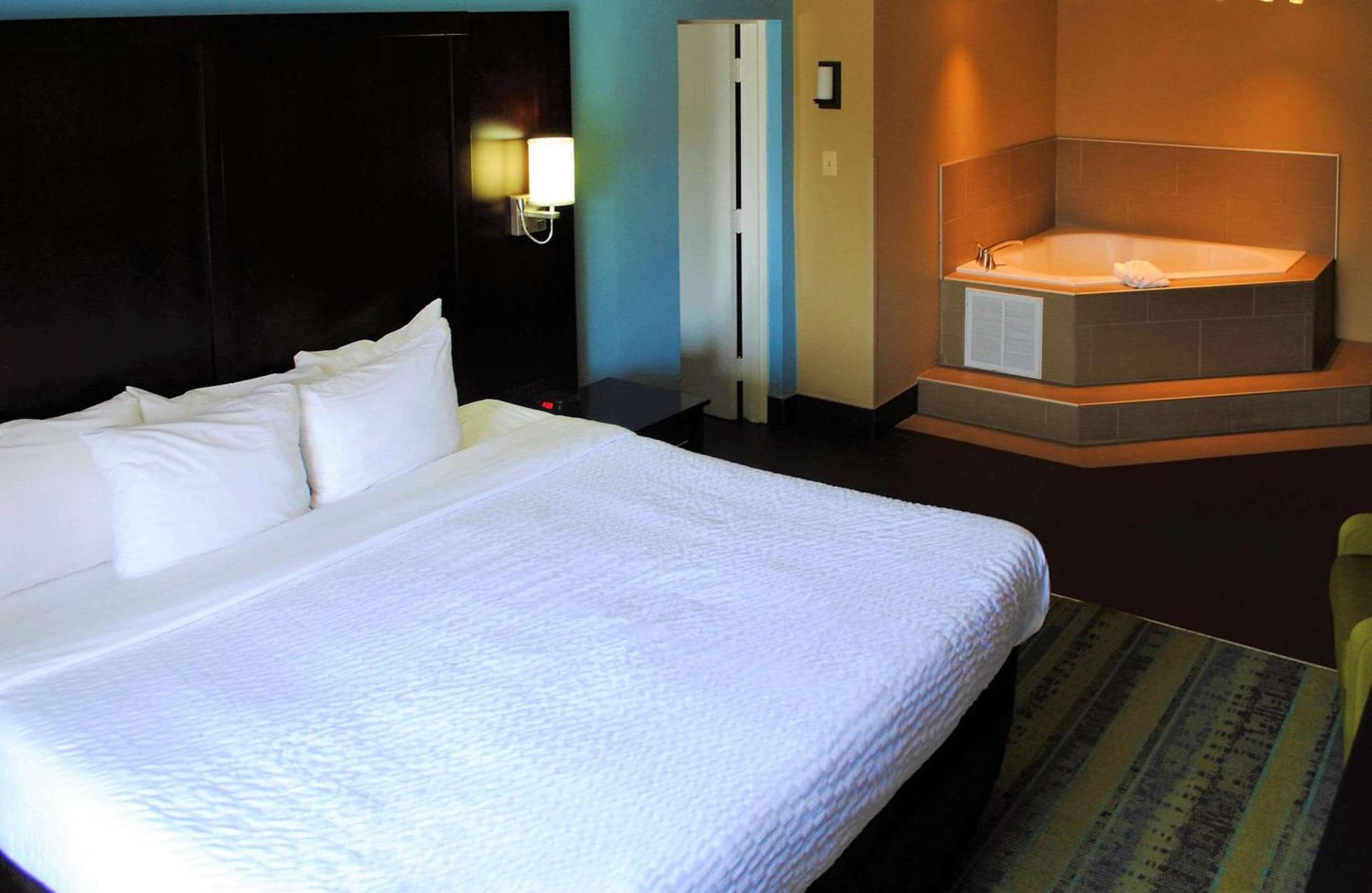 Clarion Hotel Conference Center Lexington North photo 13
