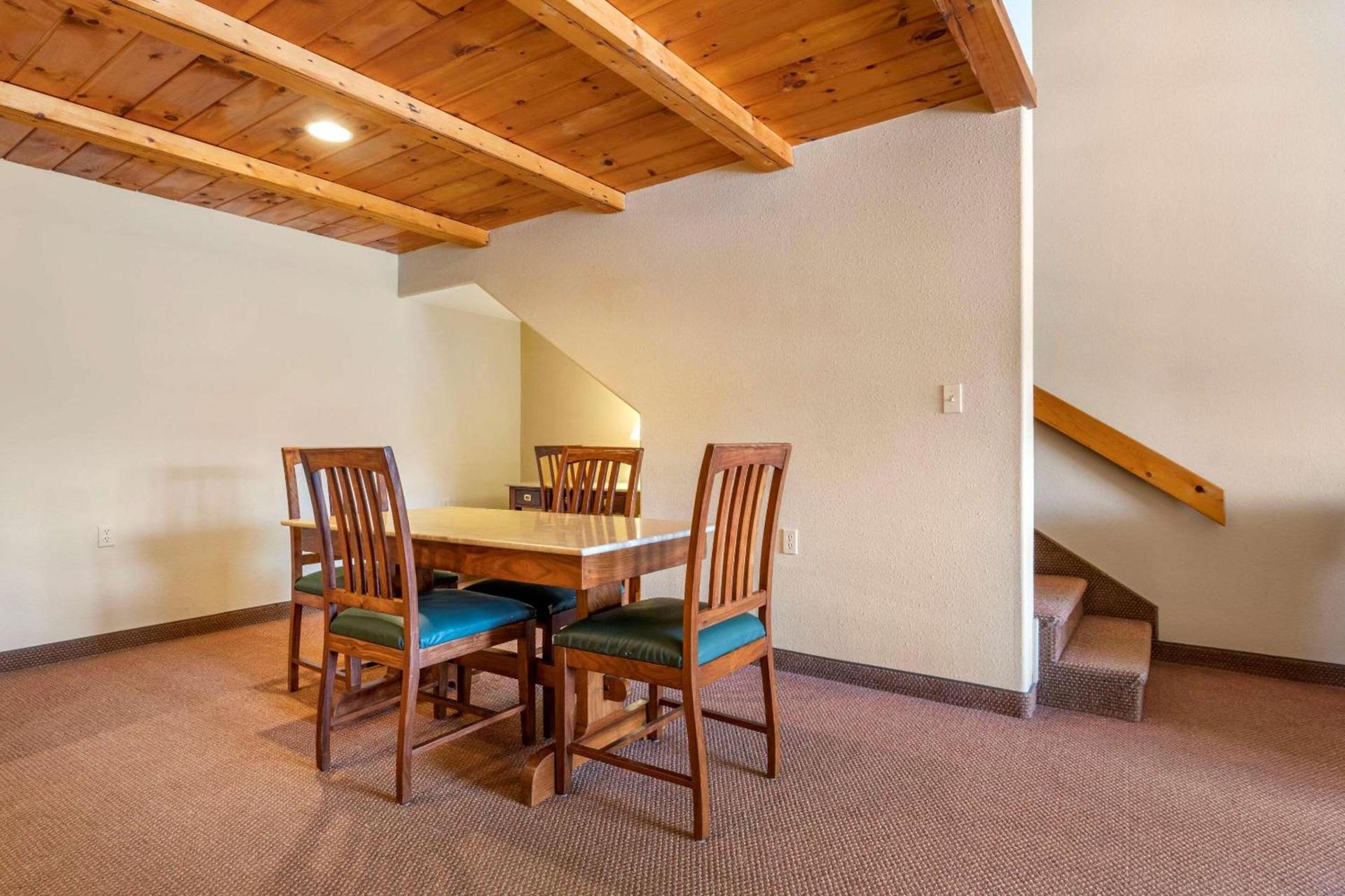 Mountain Edge Suites at Sunapee, an Ascend Collection Hotel photo 26