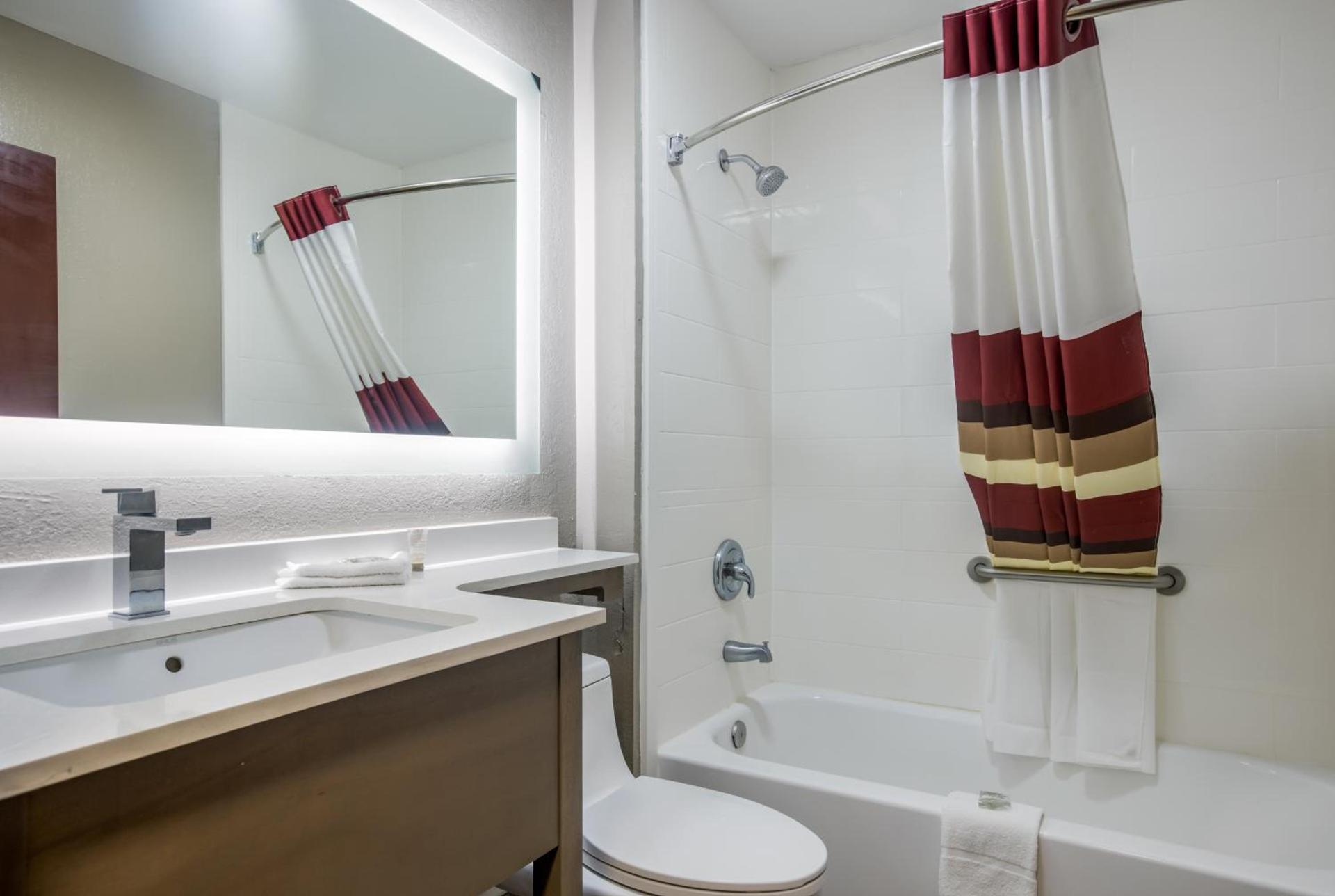 Red Roof Inn PLUS+ & Suites Savannah – I-95 photo 39