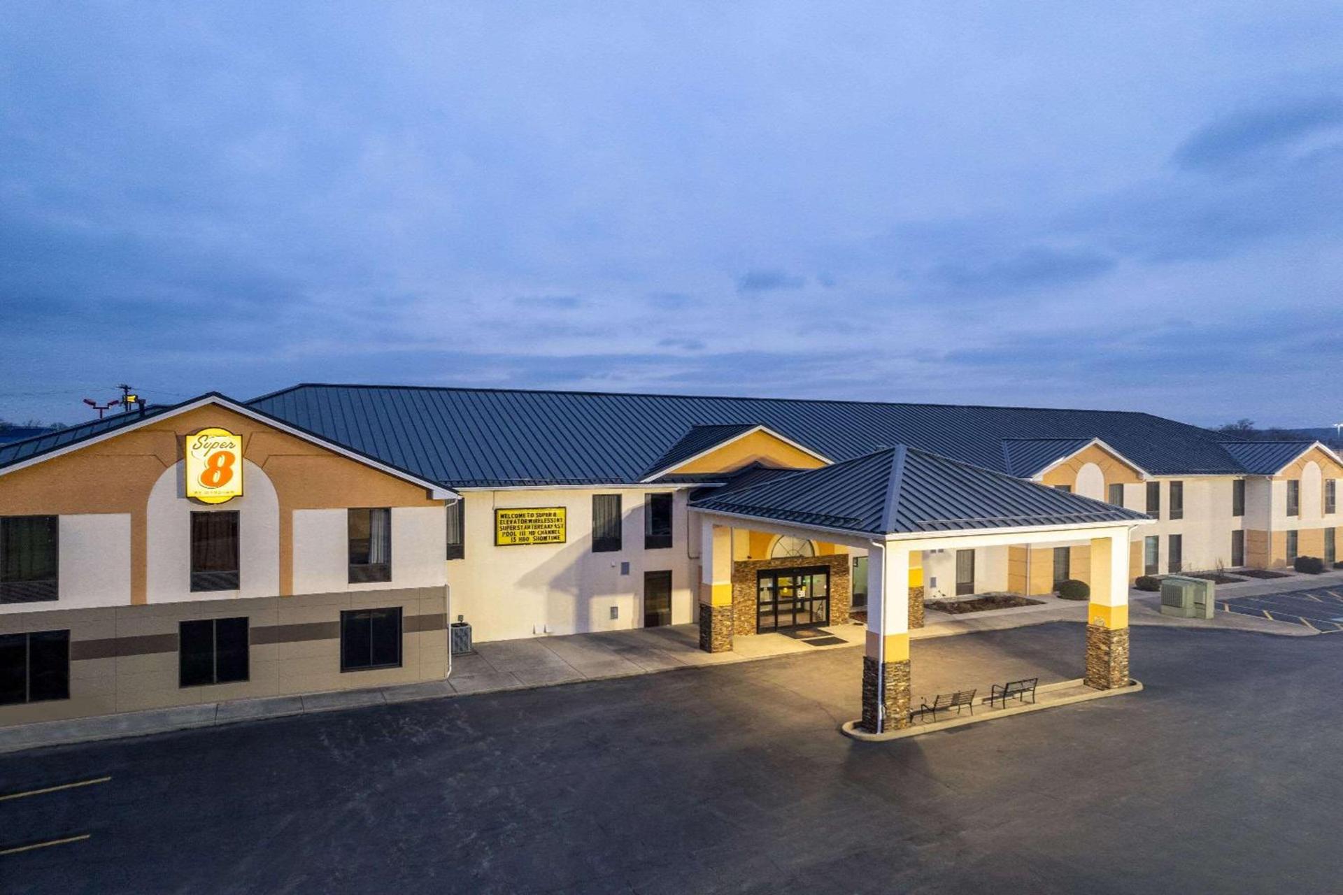 Super 8 by Wyndham Shepherdsville - Louisville South I65 — hotel in Shepherdsville