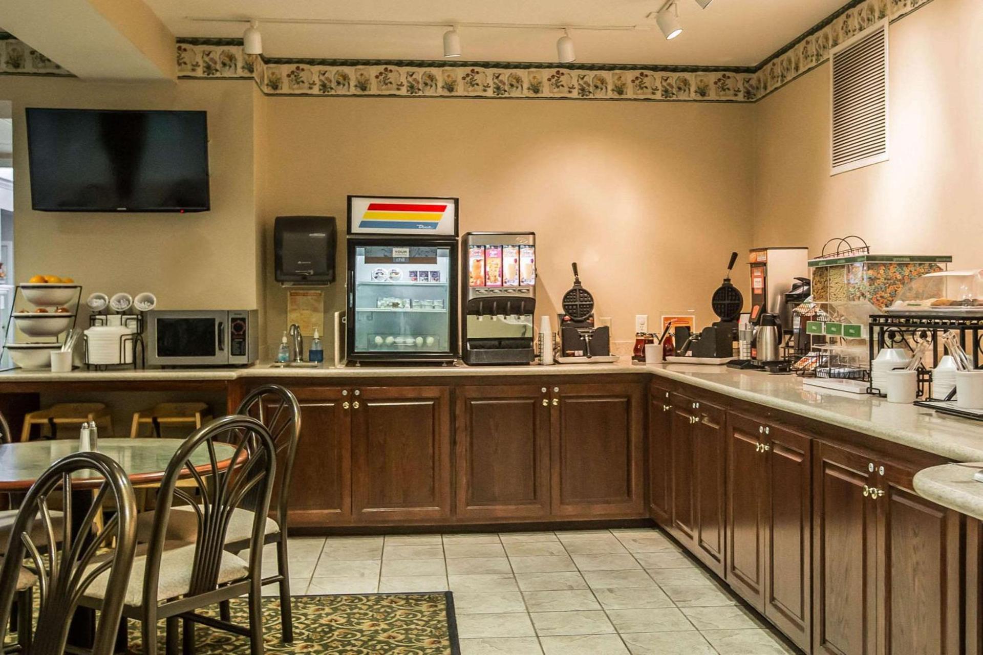 Quality Inn & Suites Dixon near I-88 photo 47