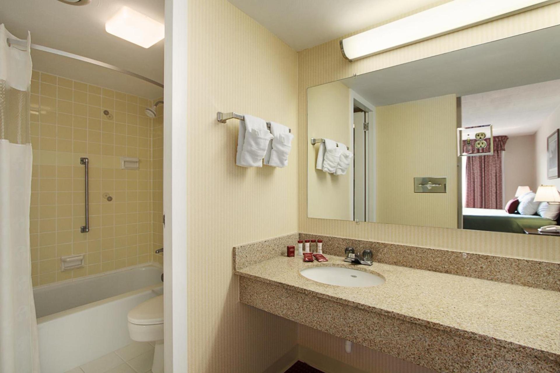 Ramada by Wyndham Ligonier photo 53