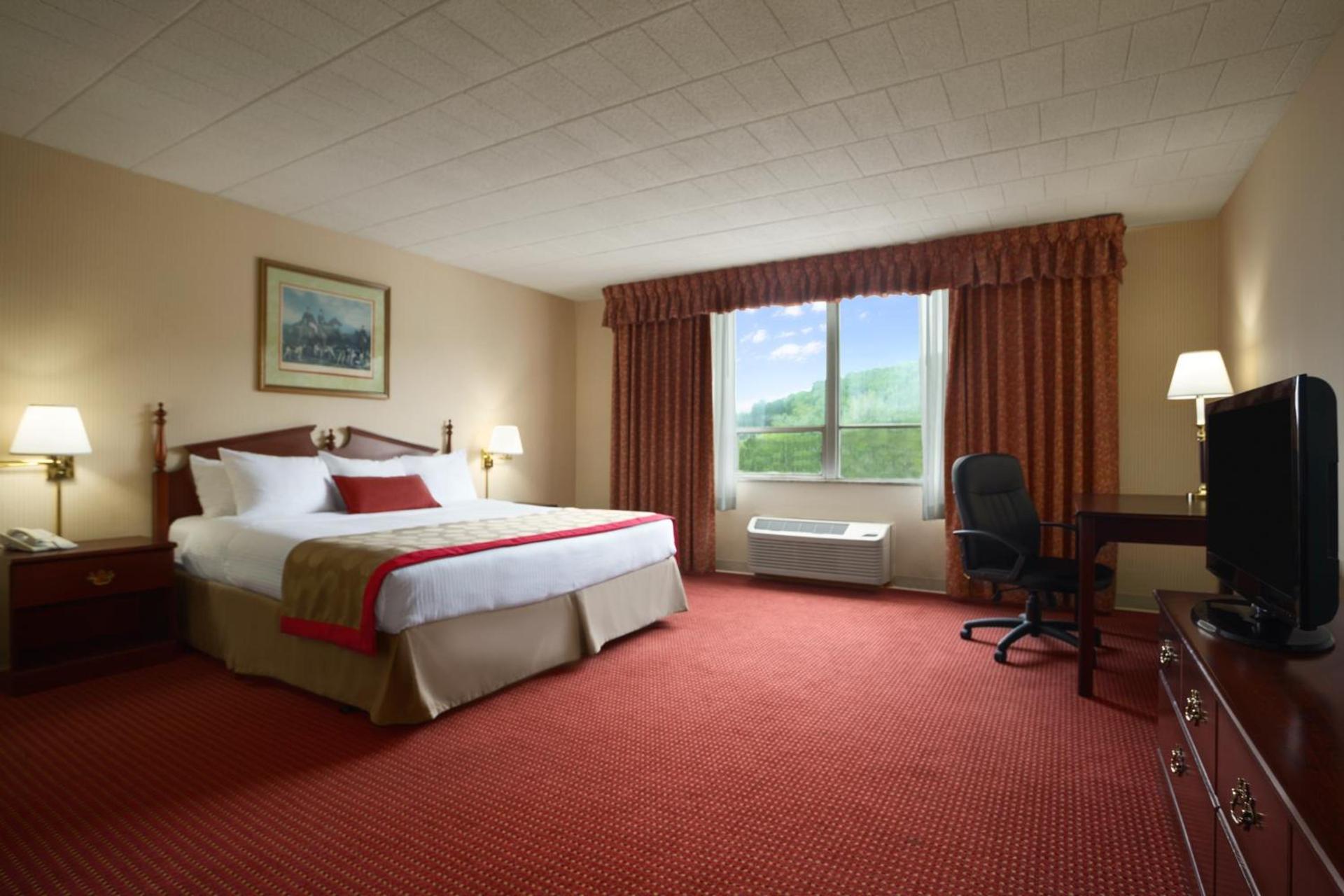 Ramada by Wyndham Ligonier photo 48