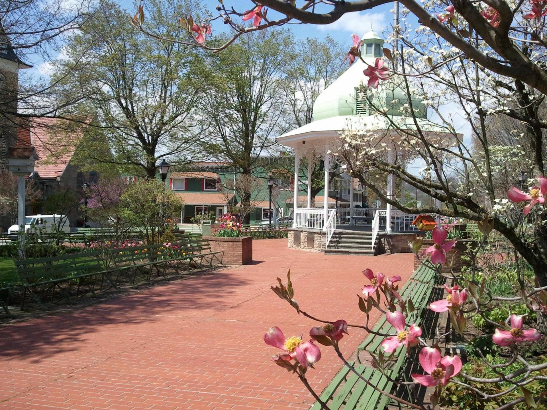 Ramada by Wyndham Ligonier photo 36