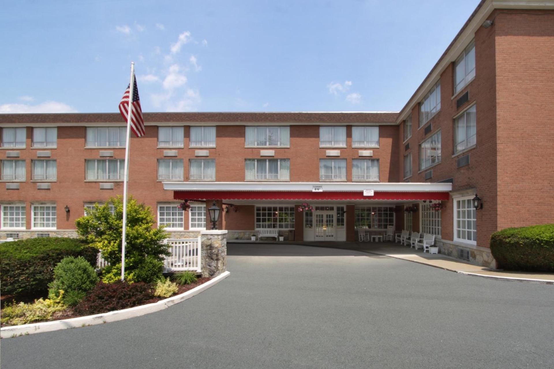 Ramada by Wyndham Ligonier photo 3
