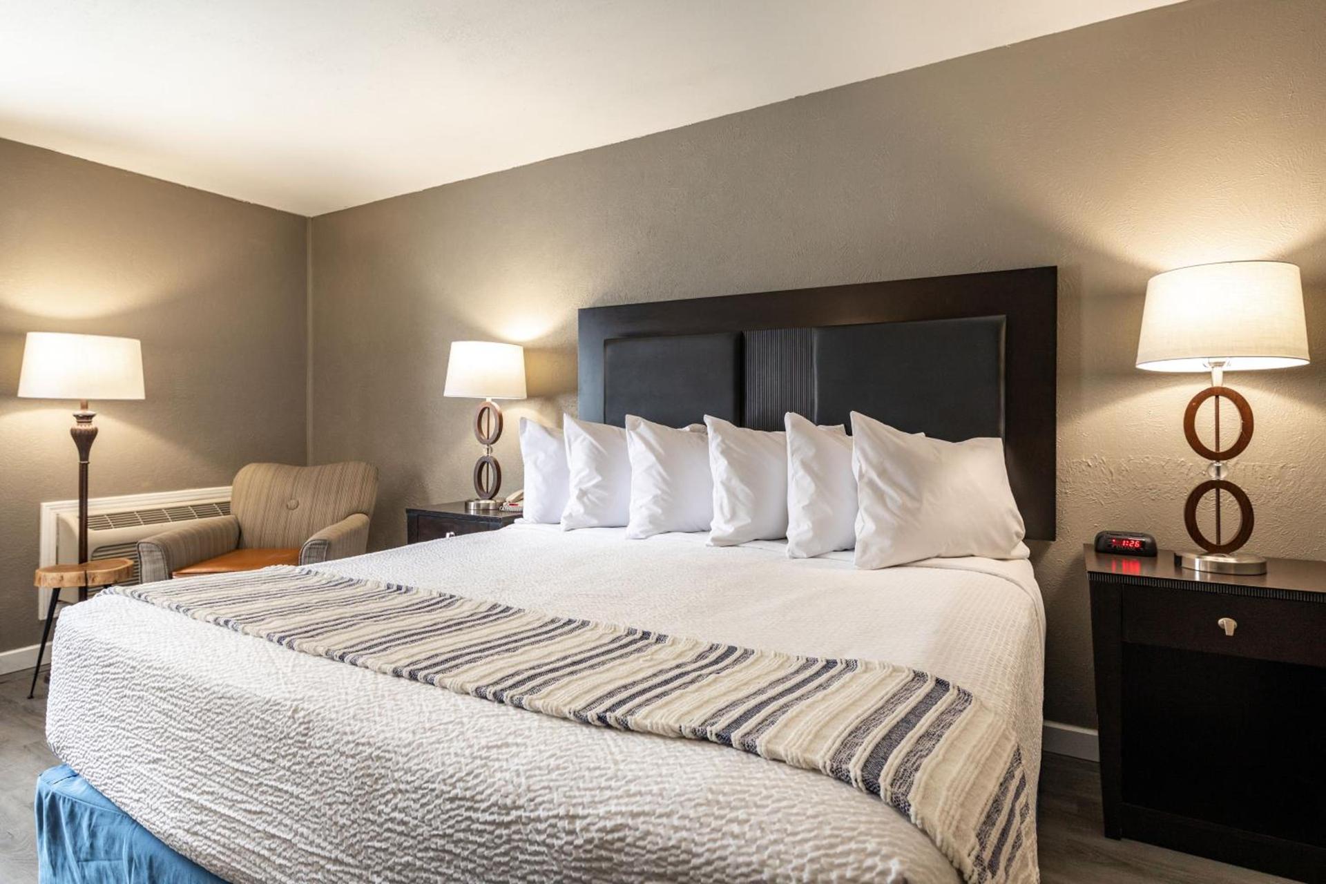 THE BRANSINN Entertainment District photo 39