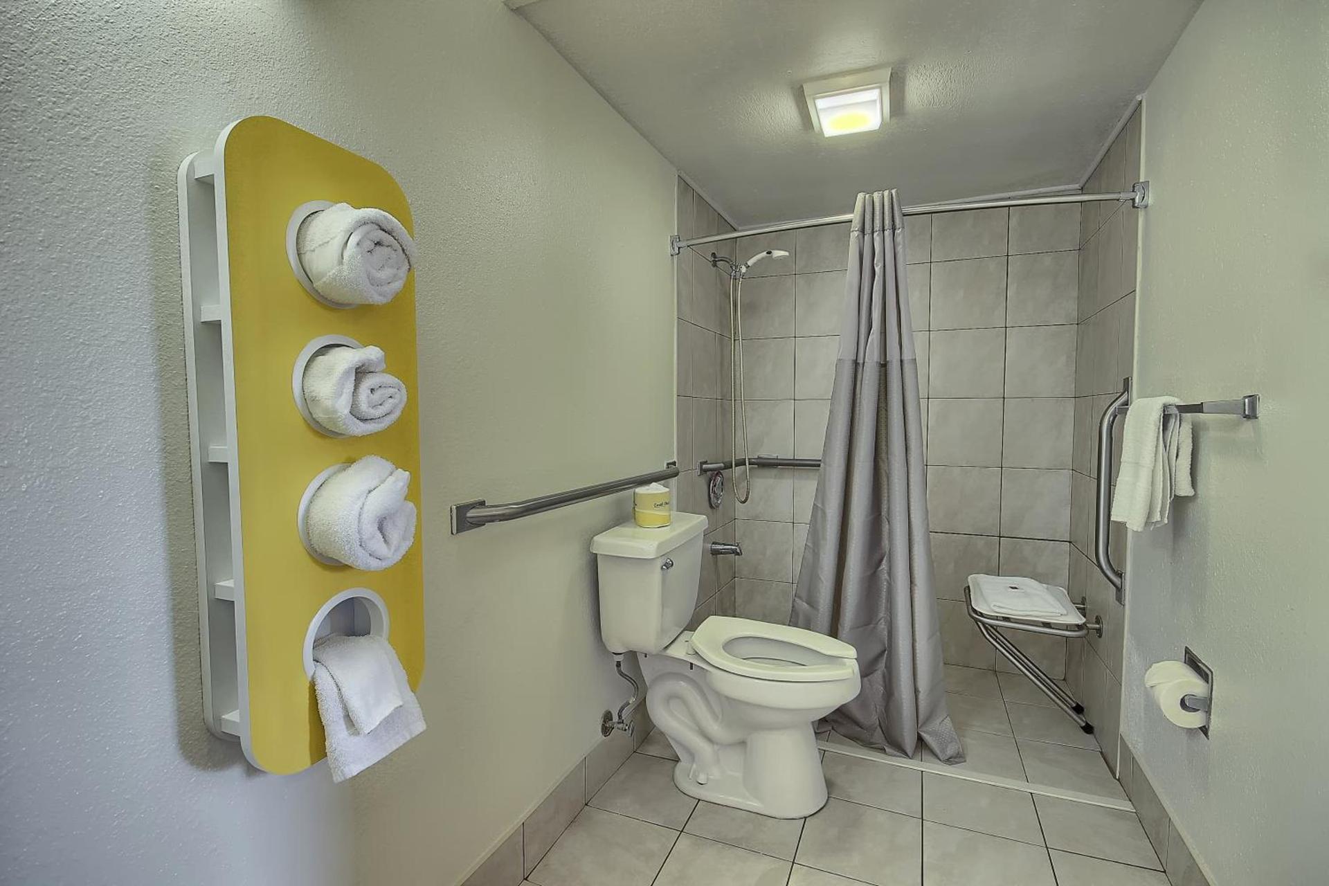 Motel 6-Lima, OH photo 10