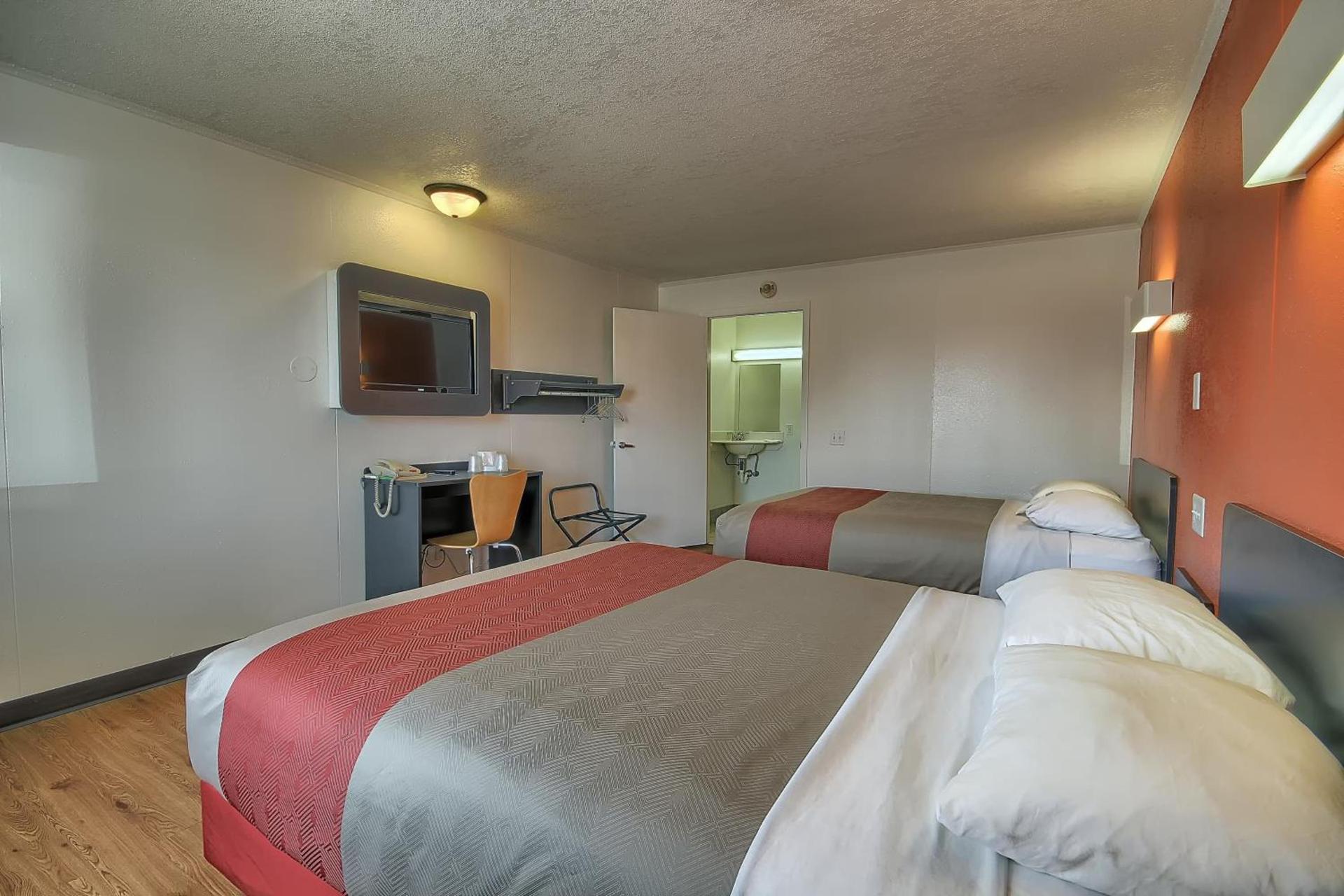 Motel 6-Lima, OH photo 9