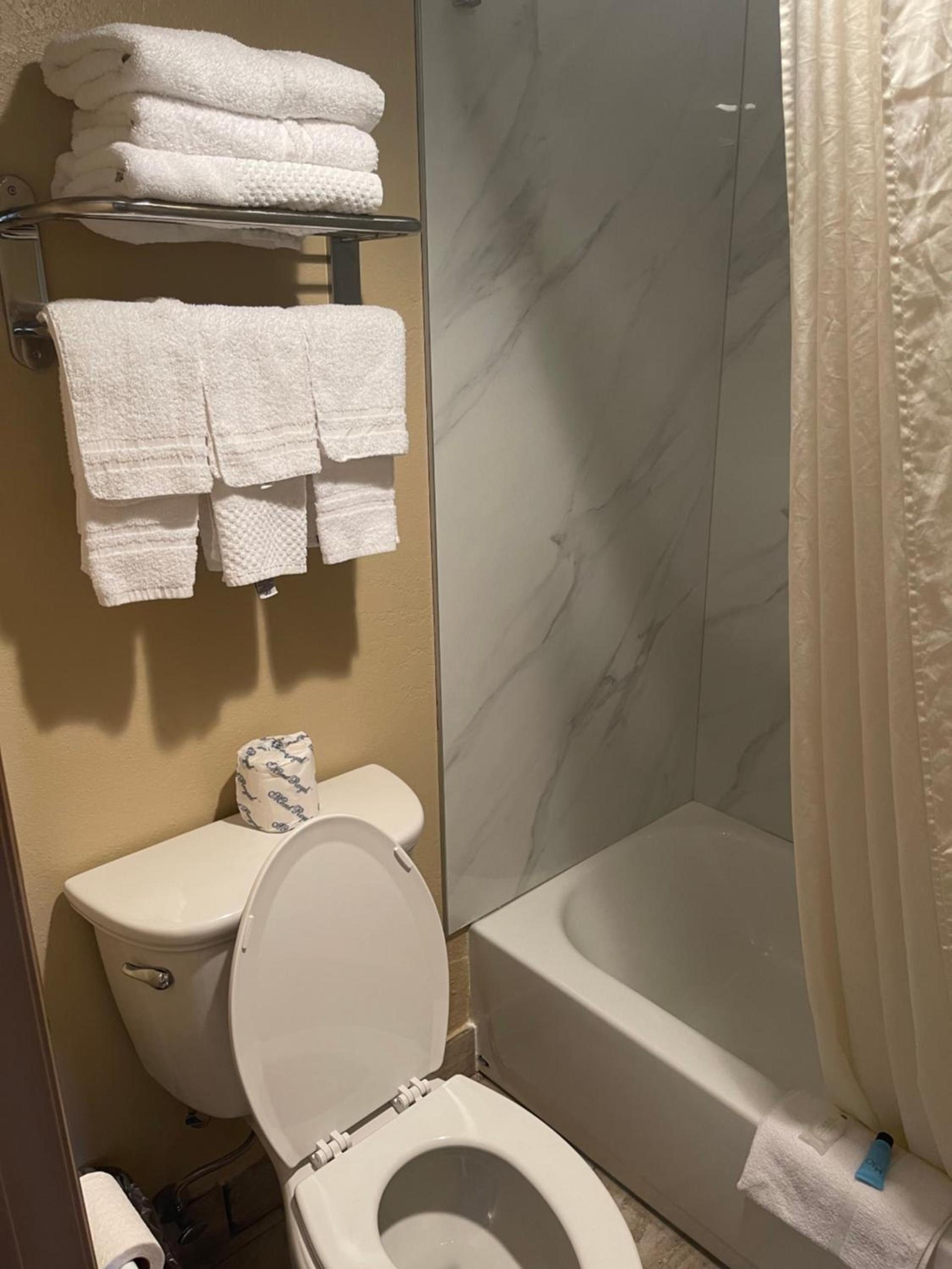 Conner Hill Motor Lodge photo 18