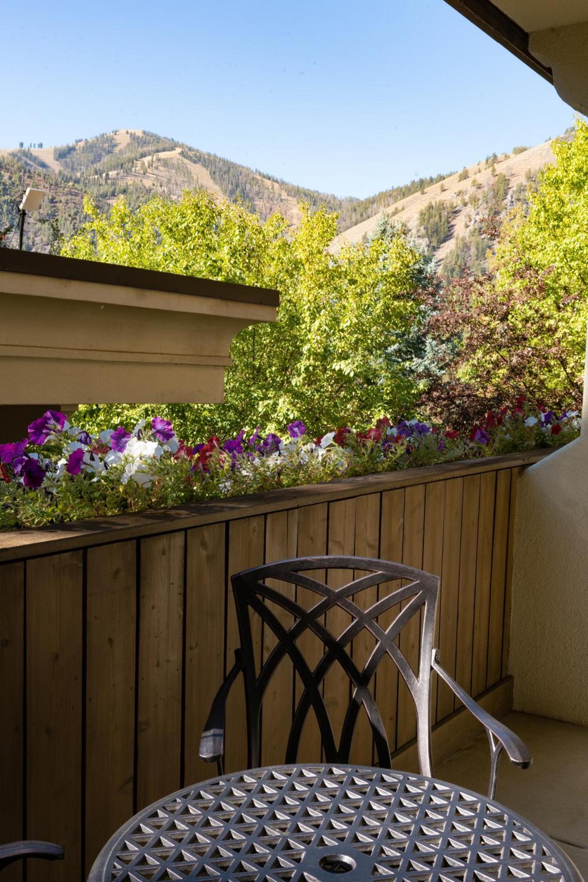 Knob Hill Inn photo 31