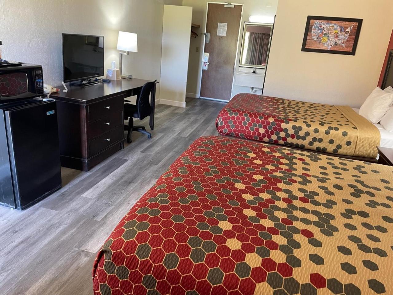 Perry Inn & Suites National Fairground I 75 photo 38