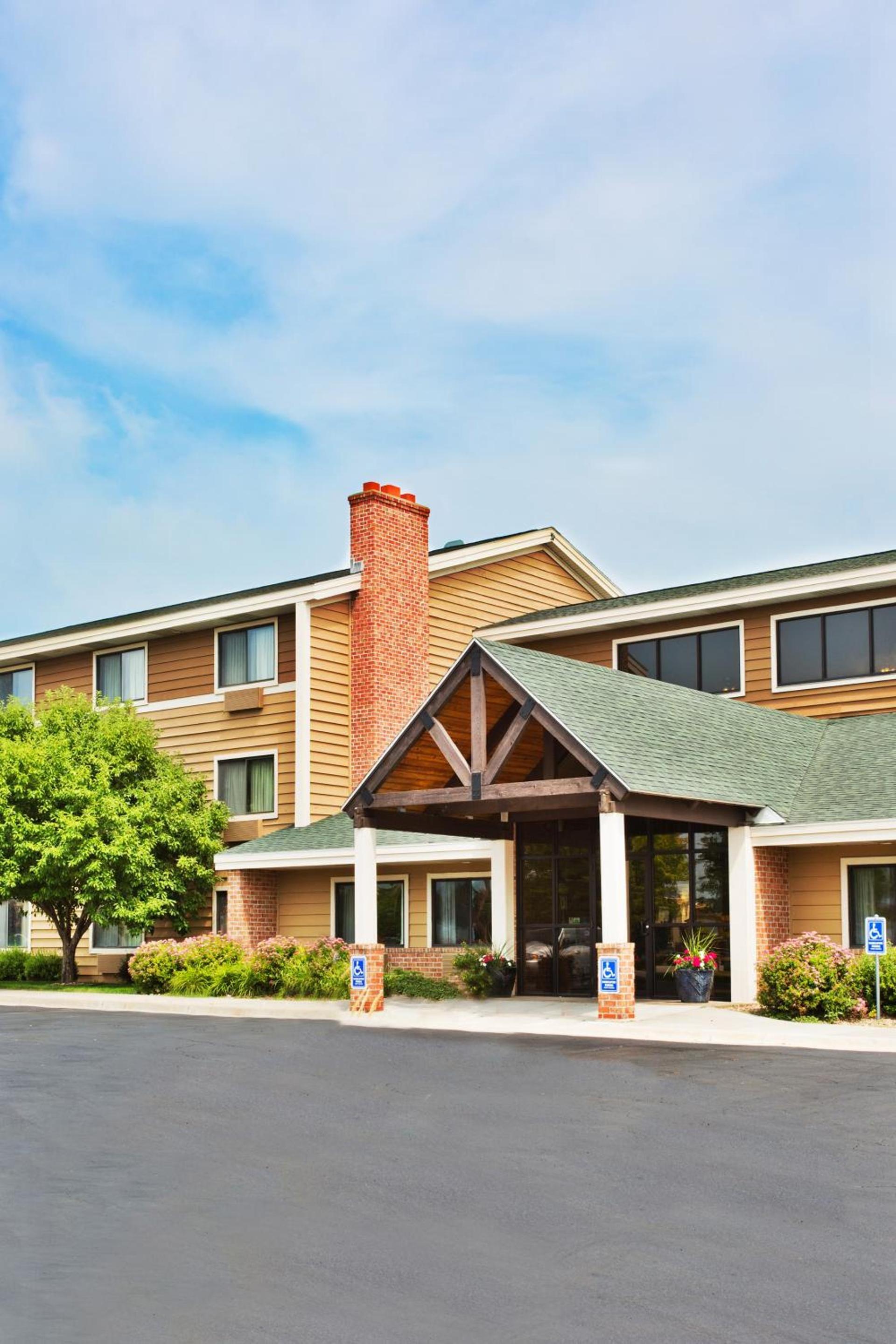 AmericInn by Wyndham Kearney — hotel in Kearney