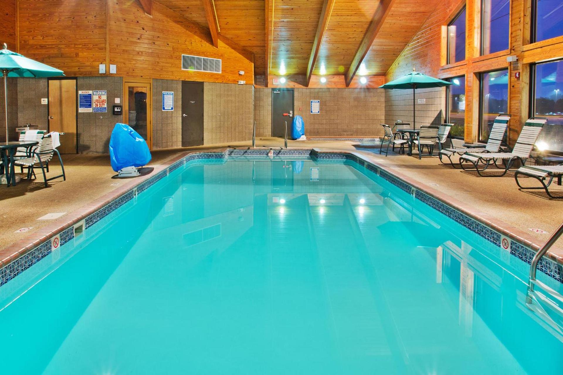 AmericInn by Wyndham Kearney photo 9