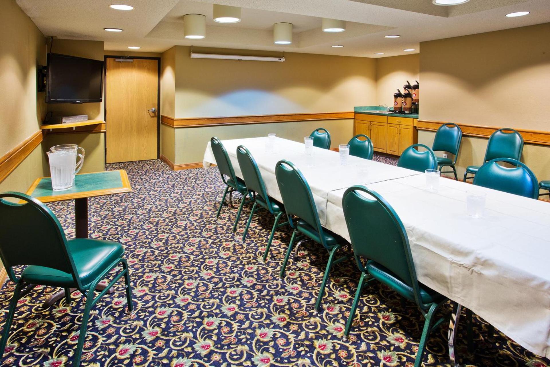 AmericInn by Wyndham Kearney photo 8