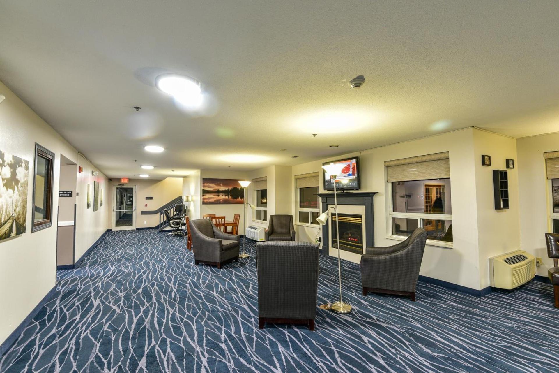 Super 8 by Wyndham Jackson MN photo 33