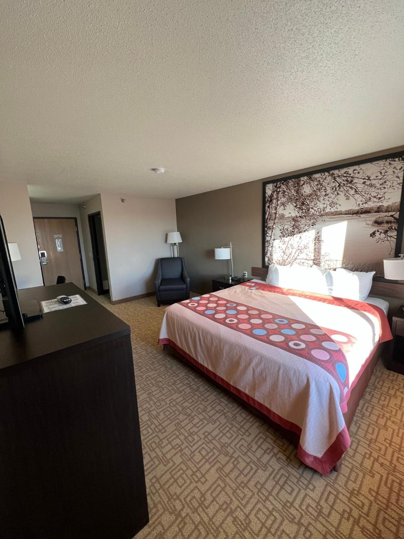 Super 8 by Wyndham Jackson MN photo 35