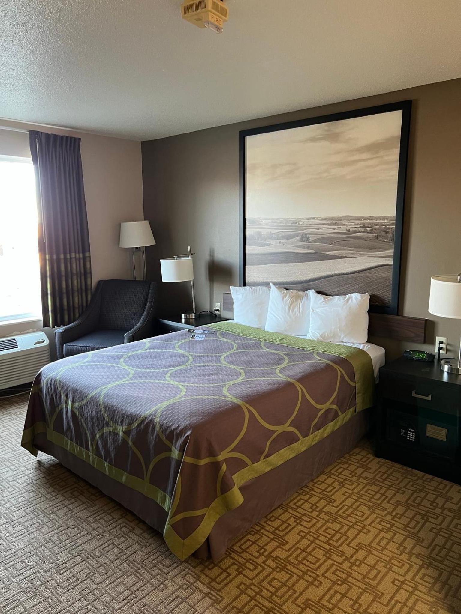 Super 8 by Wyndham Jackson MN photo 39