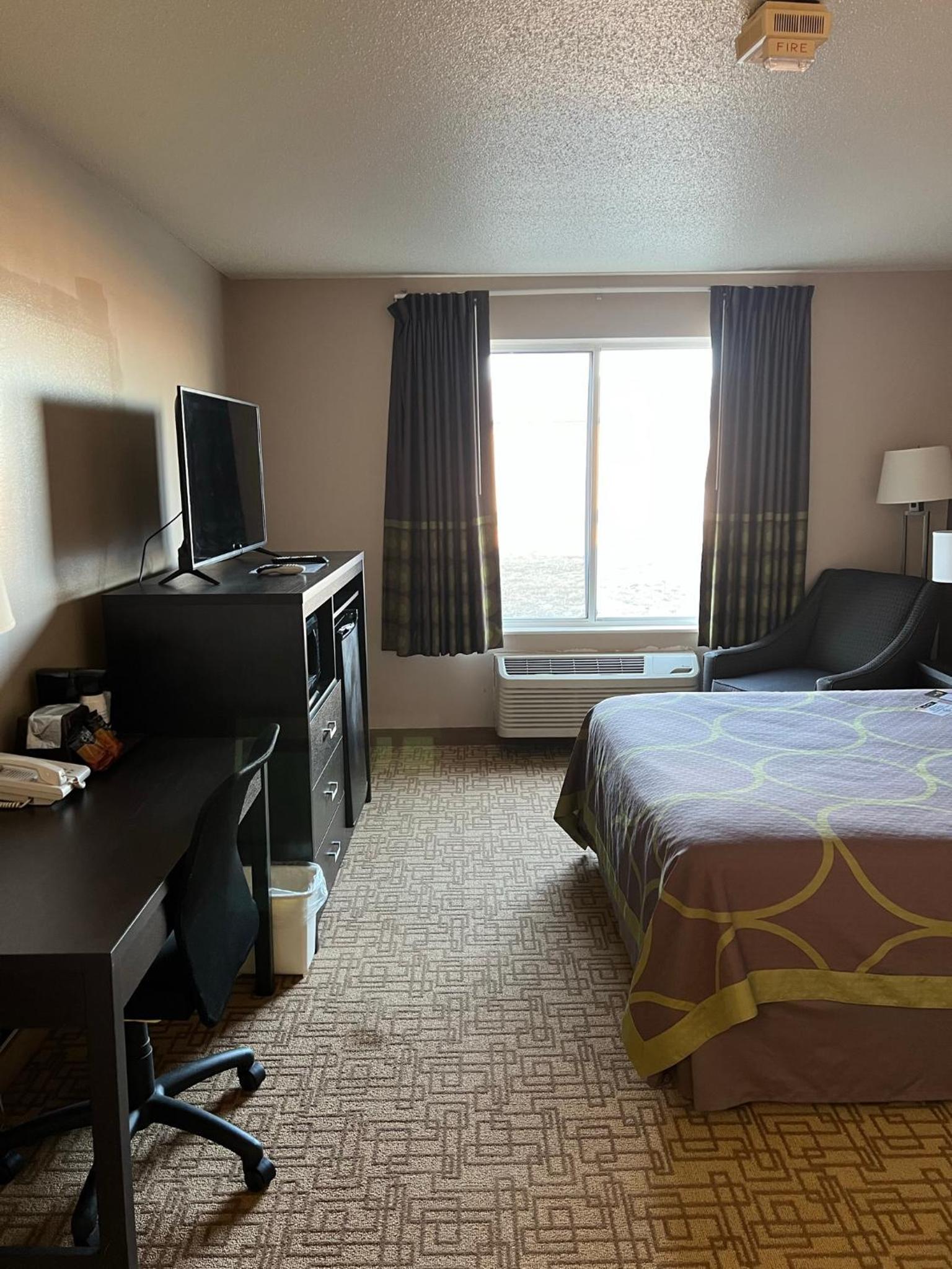 Super 8 by Wyndham Jackson MN photo 40