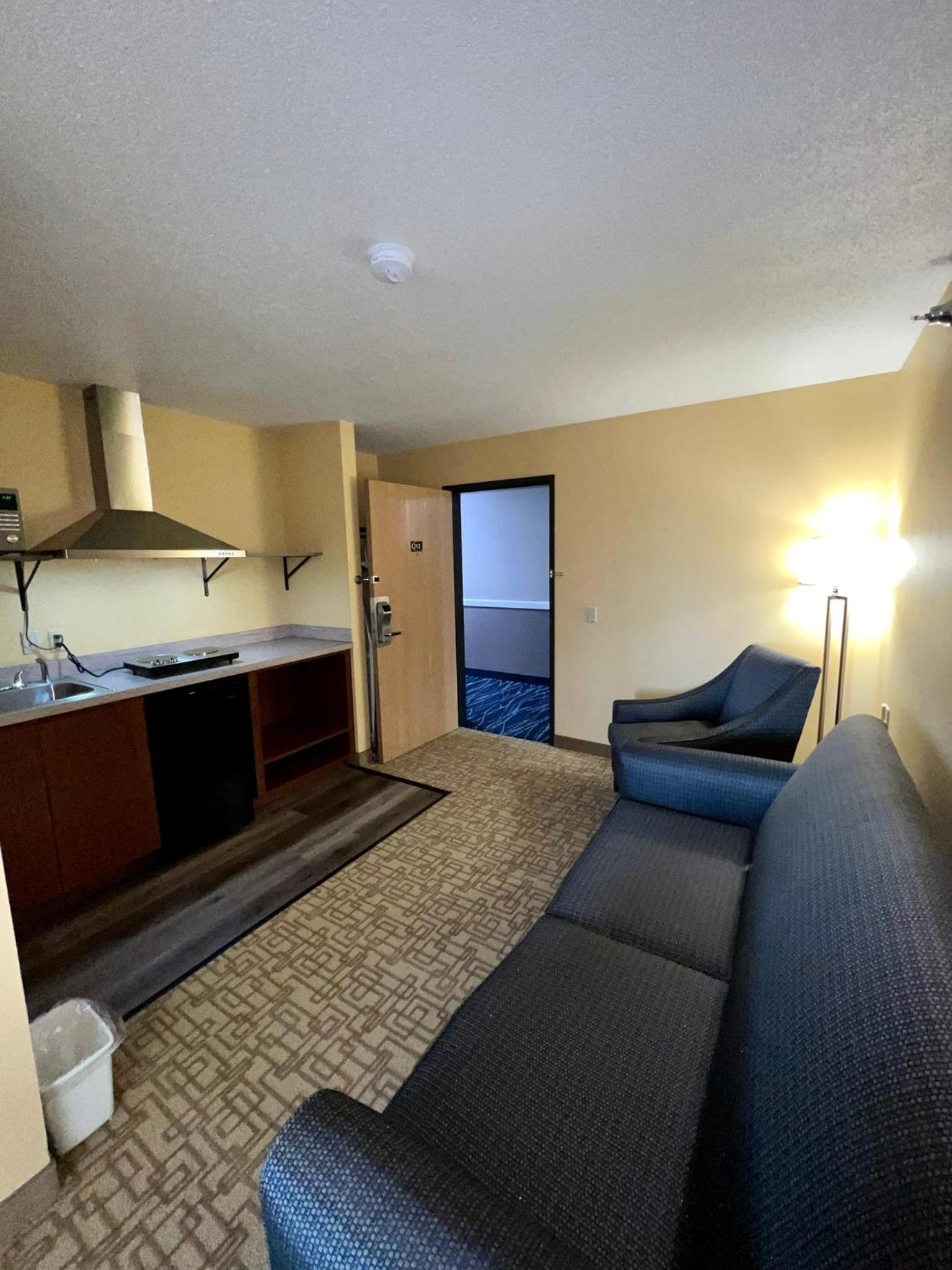 Super 8 by Wyndham Jackson MN photo 43