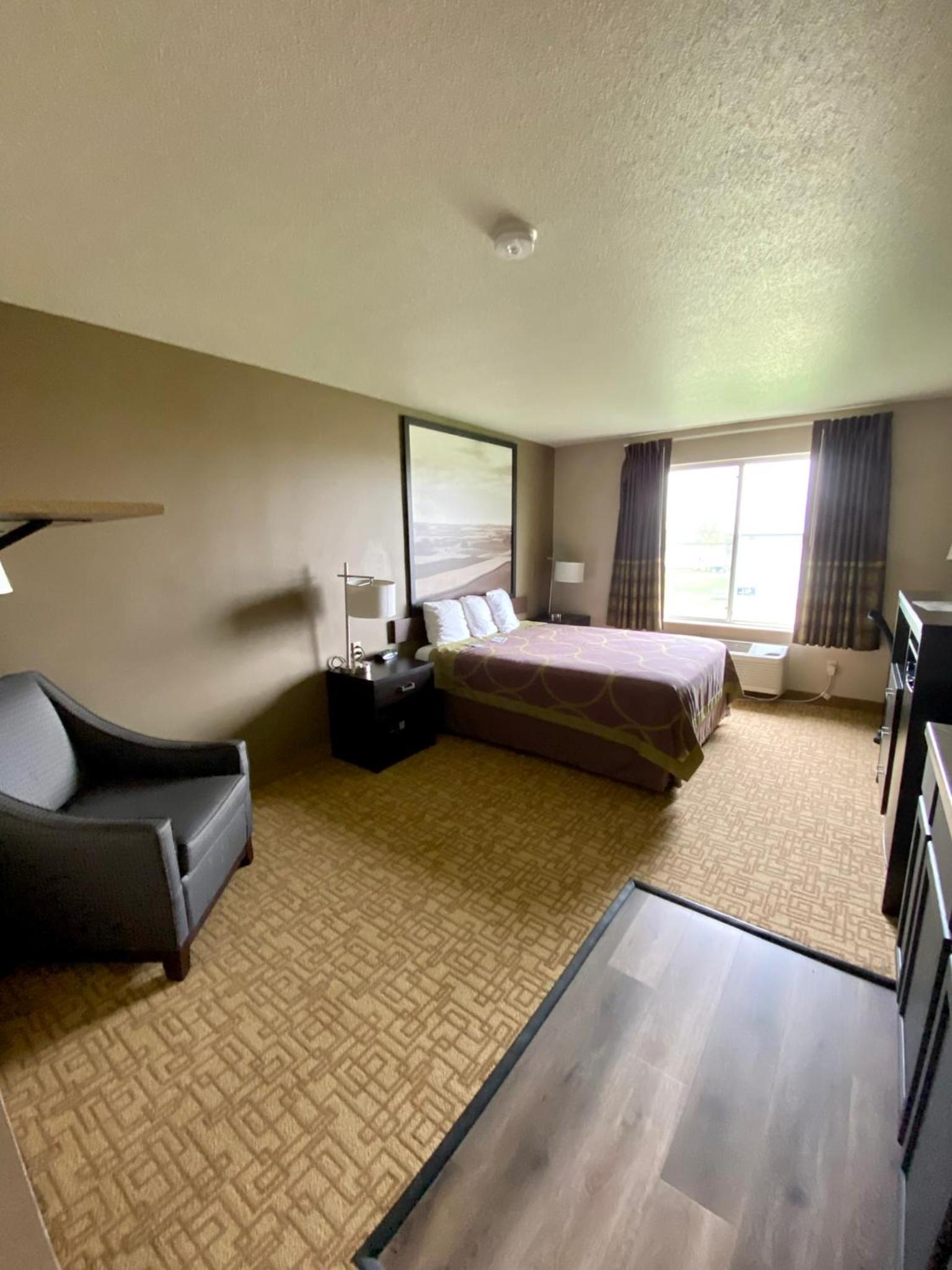 Super 8 by Wyndham Jackson MN photo 46