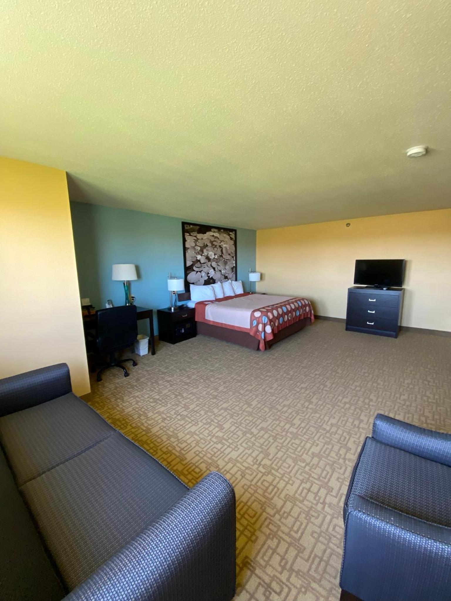 Super 8 by Wyndham Jackson MN photo 53
