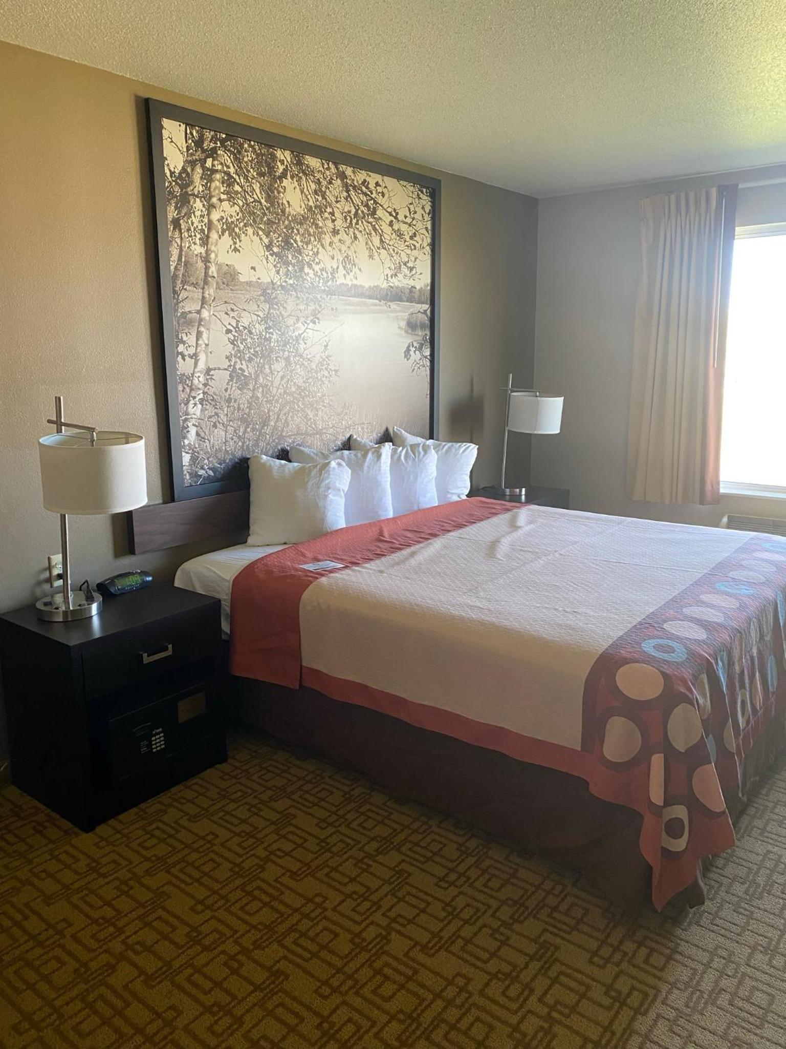 Super 8 by Wyndham Jackson MN photo 49