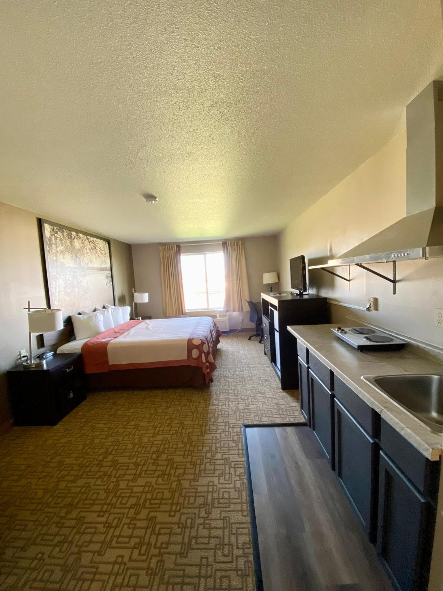 Super 8 by Wyndham Jackson MN photo 50