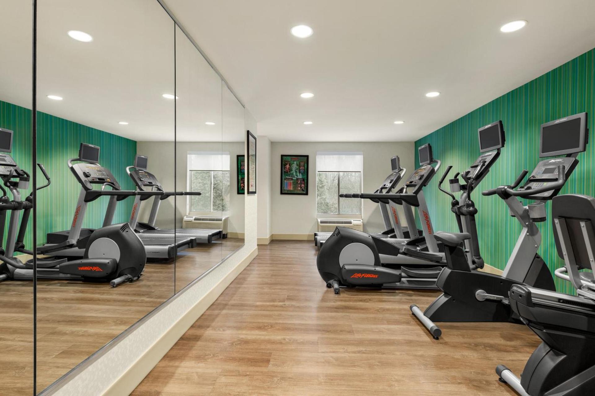 Holiday Inn Express & Suites Philadelphia - Mt Laurel by IHG photo 45