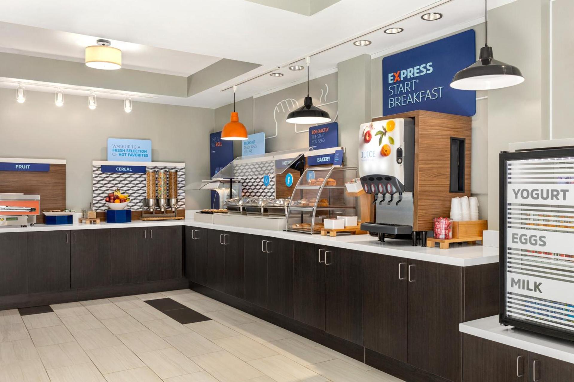 Holiday Inn Express & Suites Philadelphia - Mt Laurel by IHG photo 46