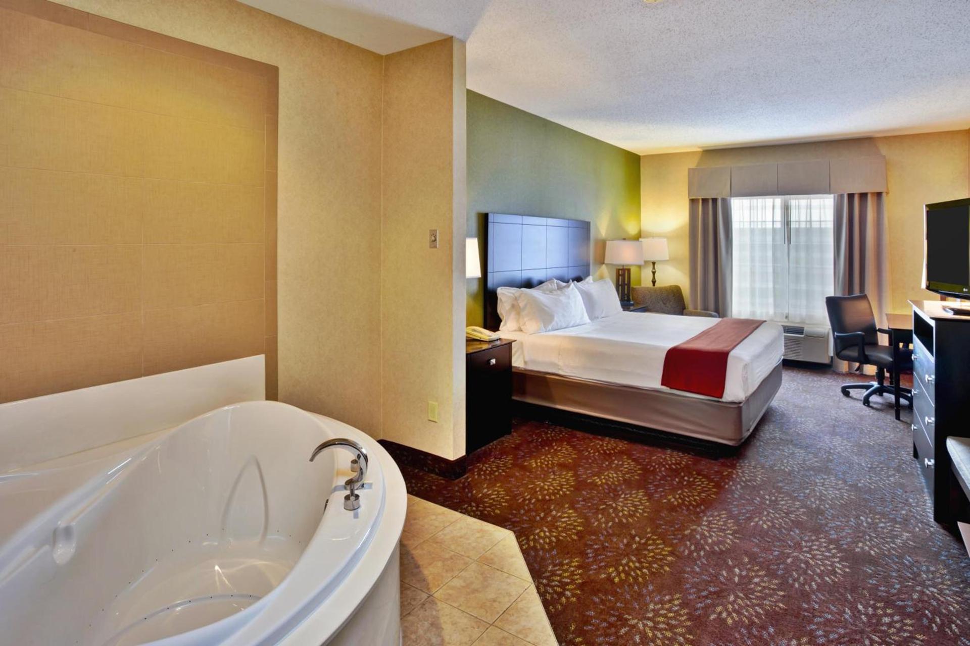 Holiday Inn Express Hotel & Suites Woodhaven by IHG photo 54