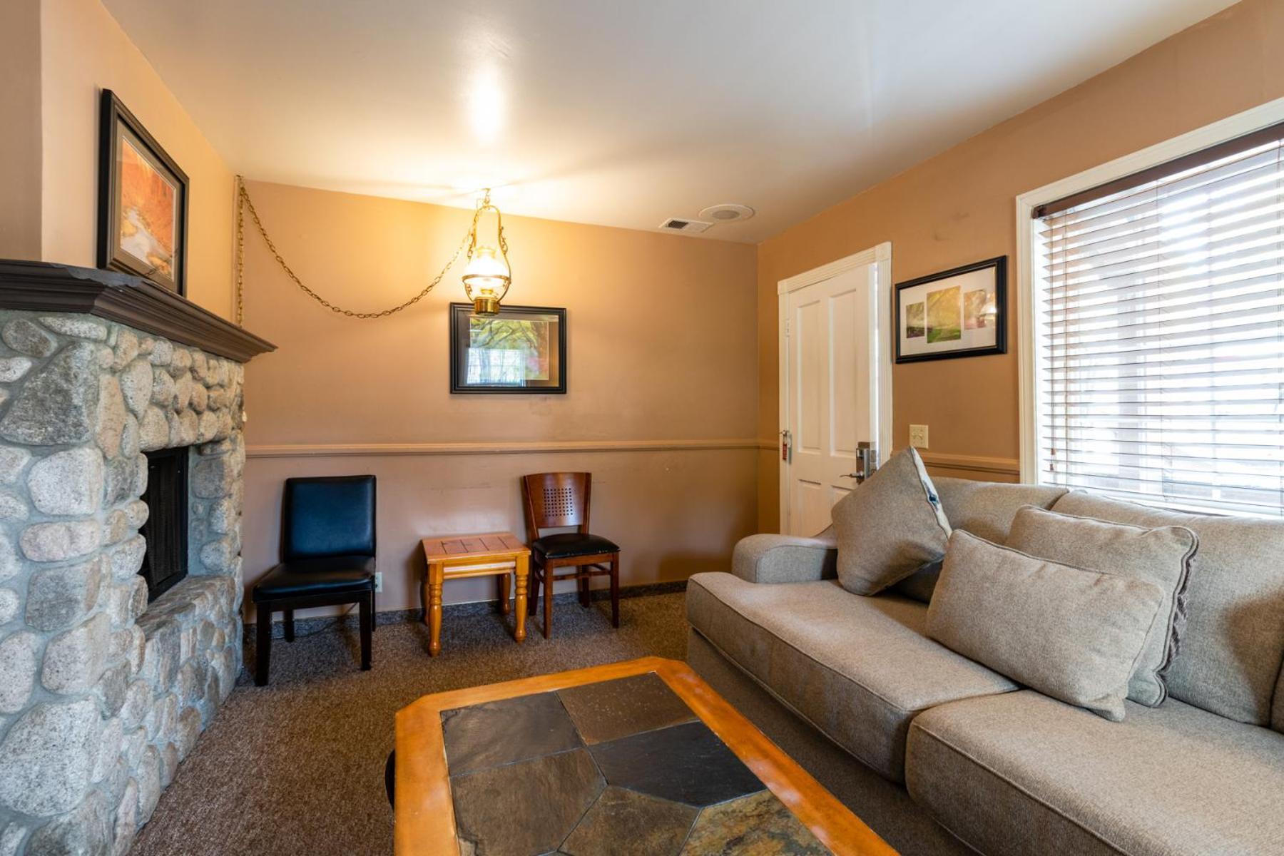 Saddleback Inn at Lake Arrowhead photo 66